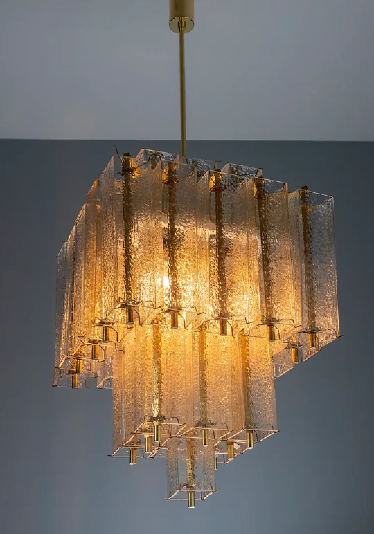 Lampadario in ottone e vetro ghiacciato strutturato, anni '50 2