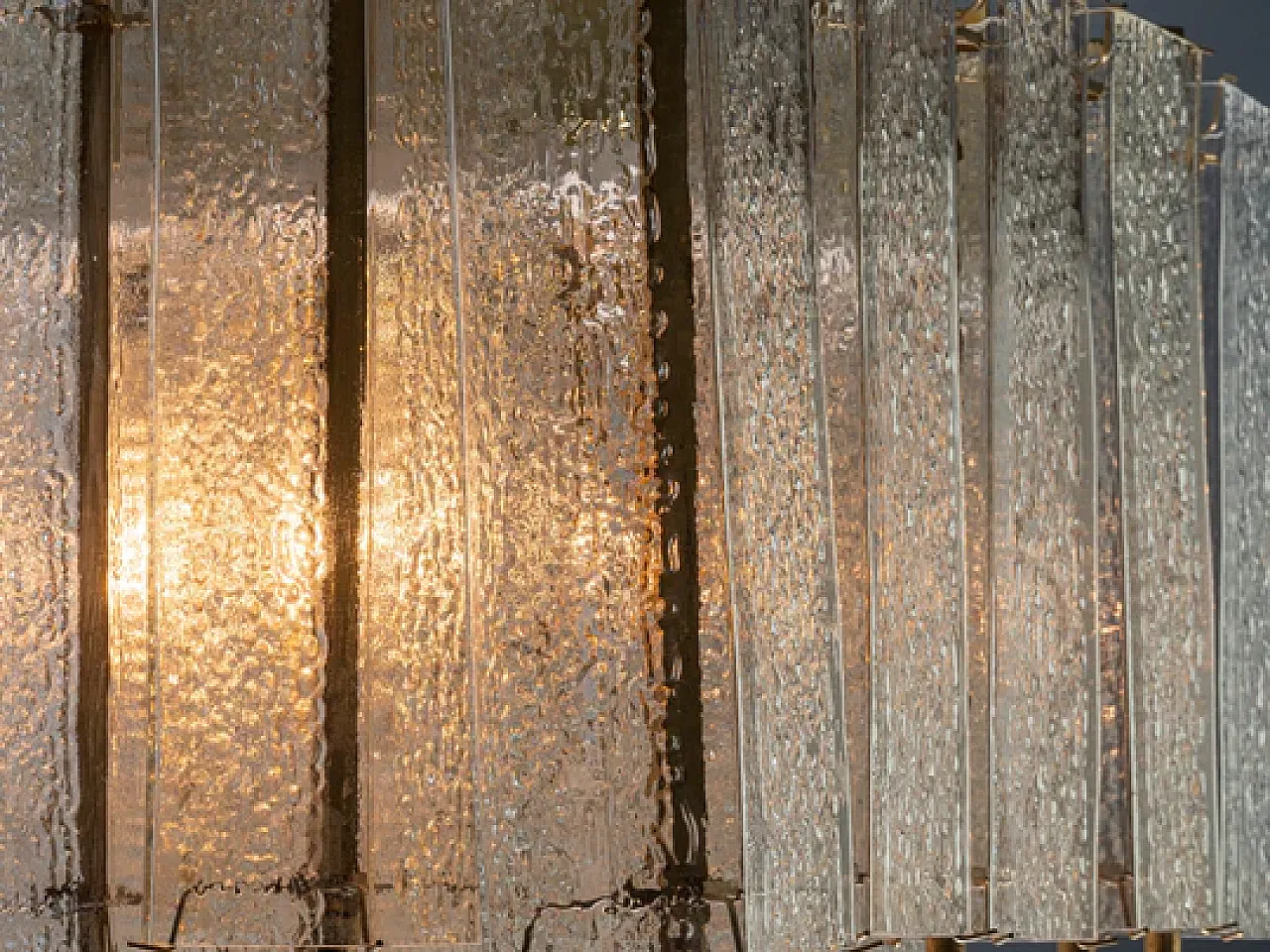 Lampadario in ottone e vetro ghiacciato strutturato, anni '50 6