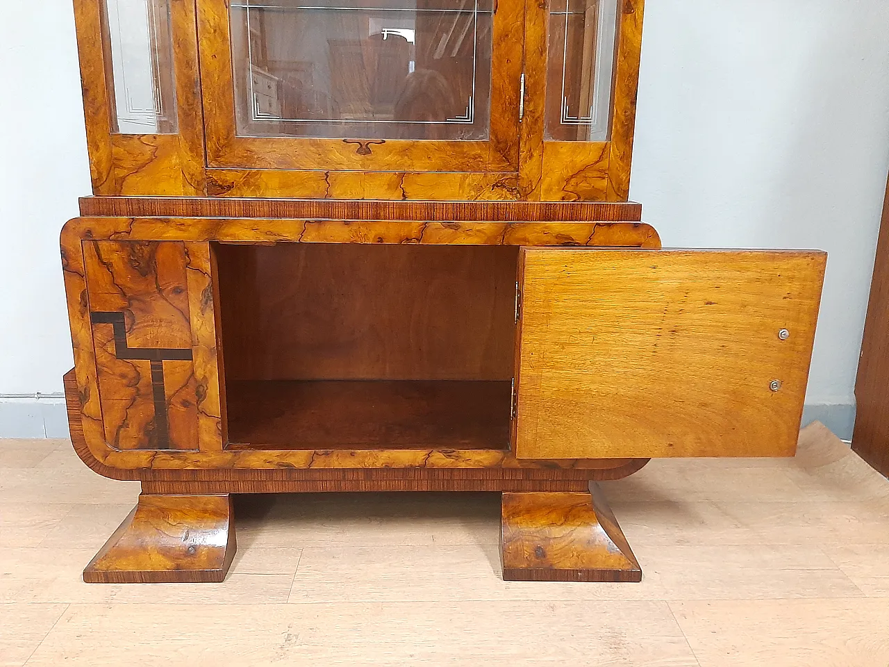 Vetrina Art Deco in noce e radica, anni '40 1