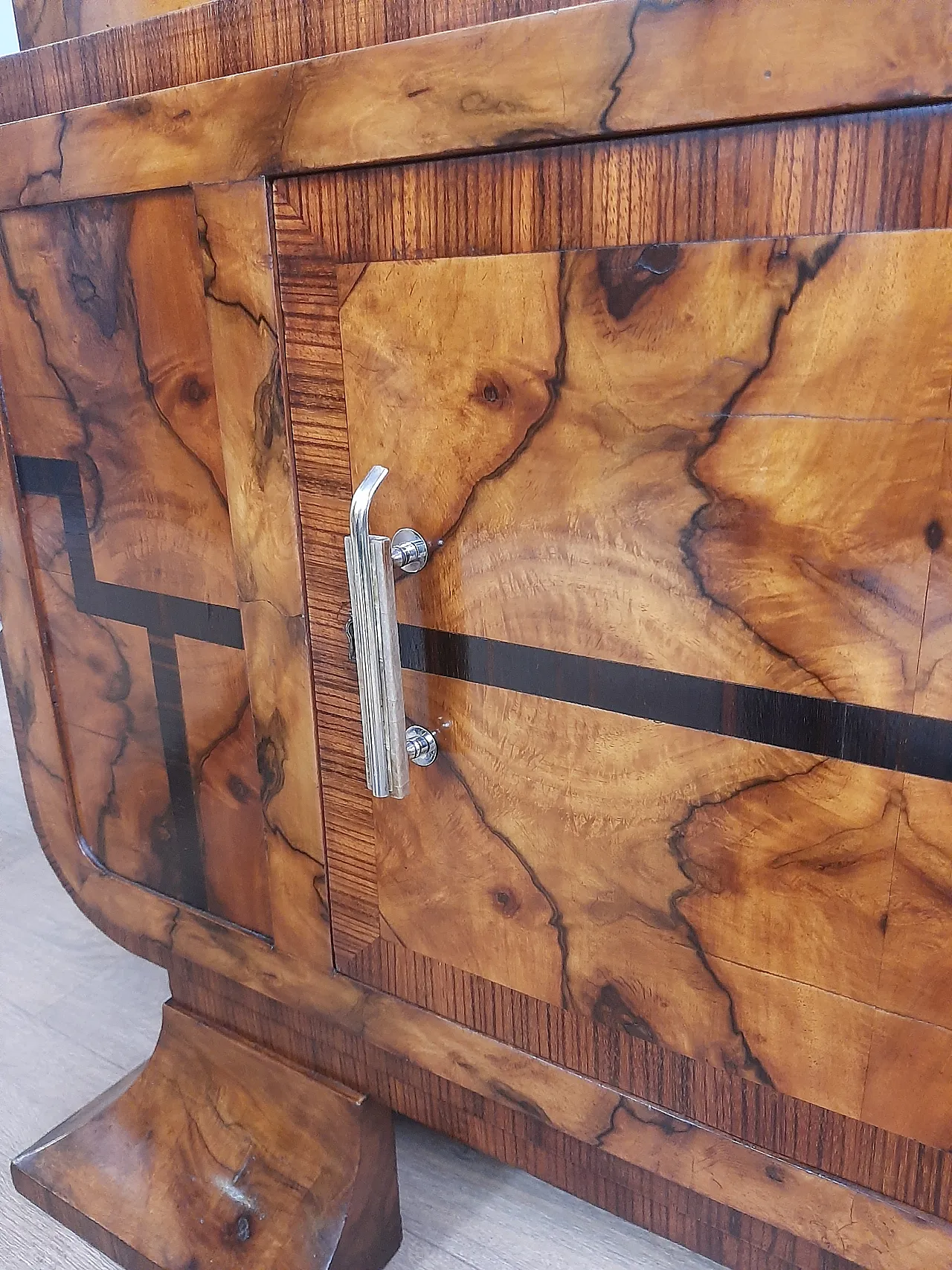 Vetrina Art Deco in noce e radica, anni '40 2