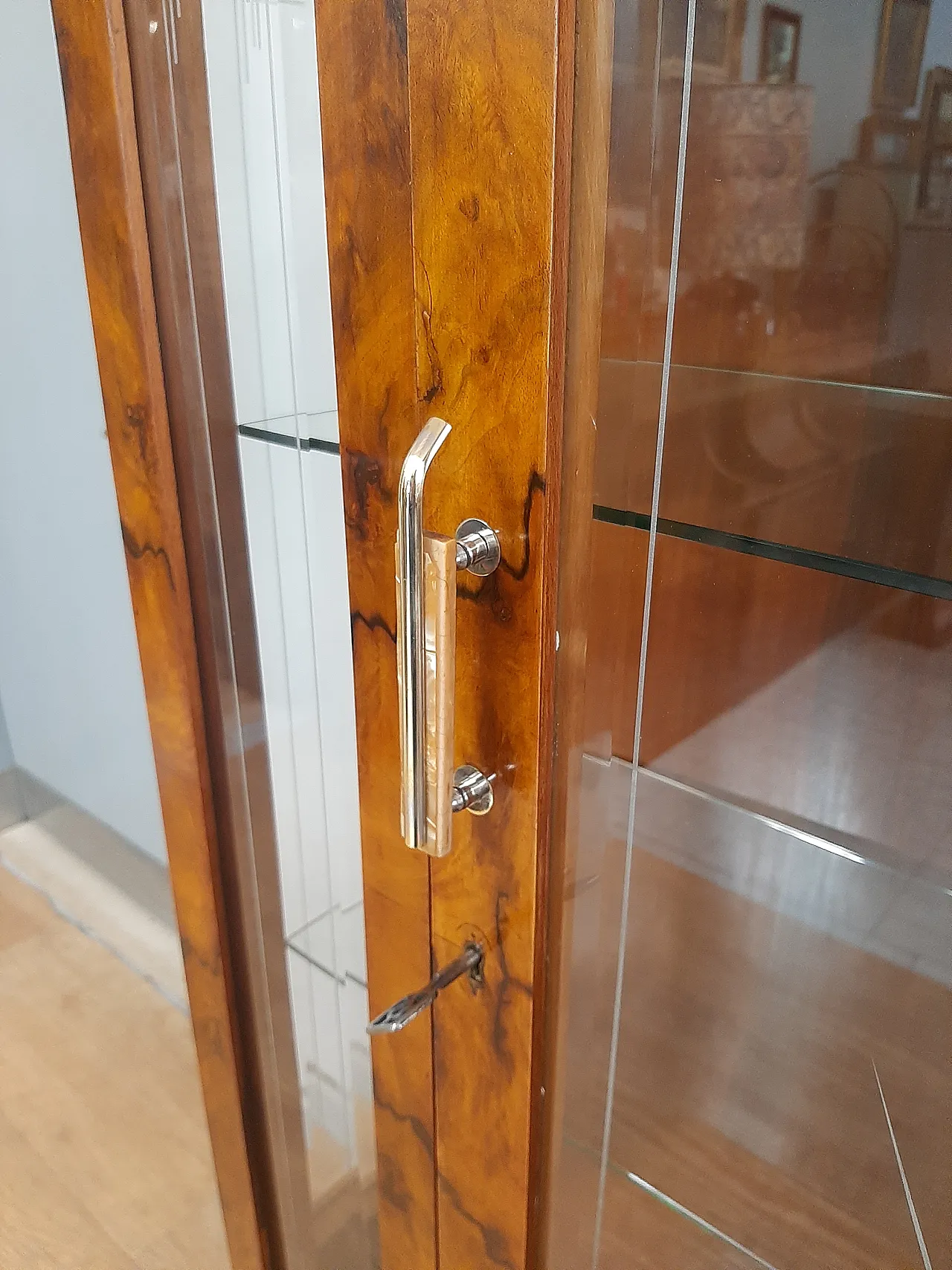 Vetrina Art Deco in noce e radica, anni '40 5