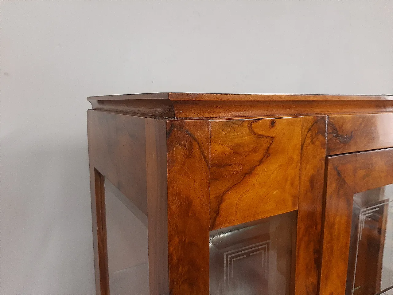 Vetrina Art Deco in noce e radica, anni '40 6