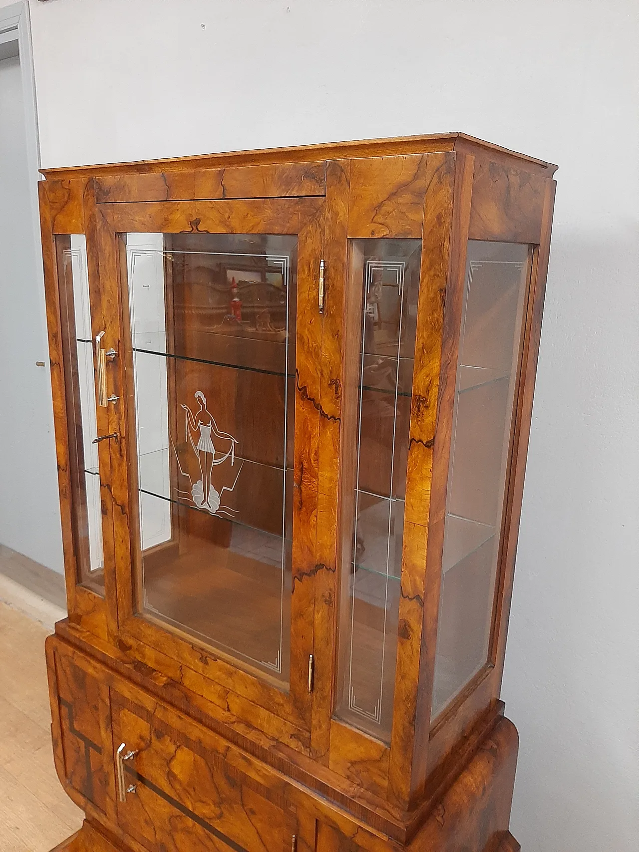 Vetrina Art Deco in noce e radica, anni '40 8