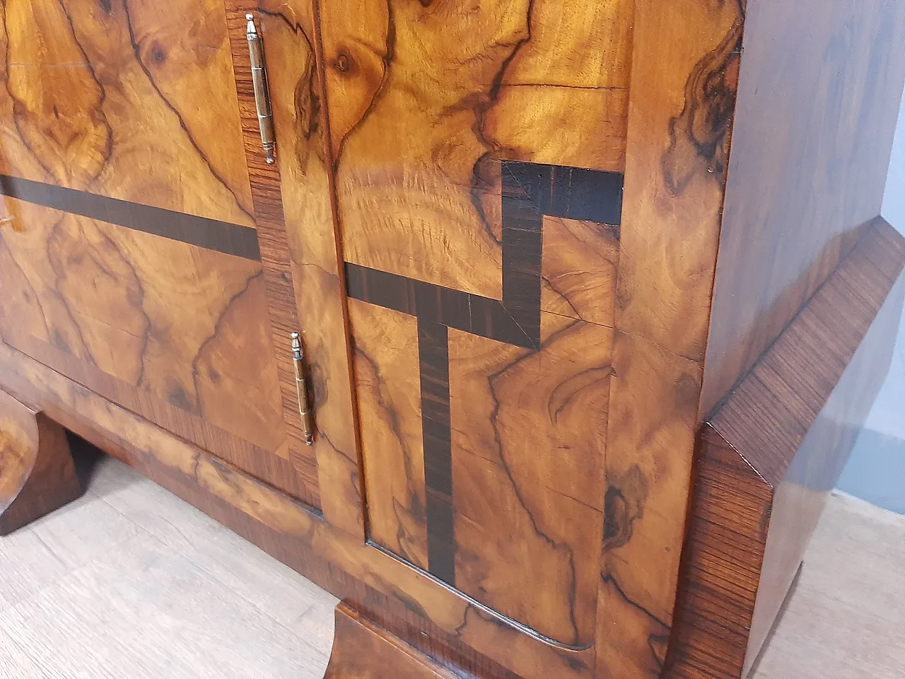 Vetrina Art Deco in noce e radica, anni '40 9