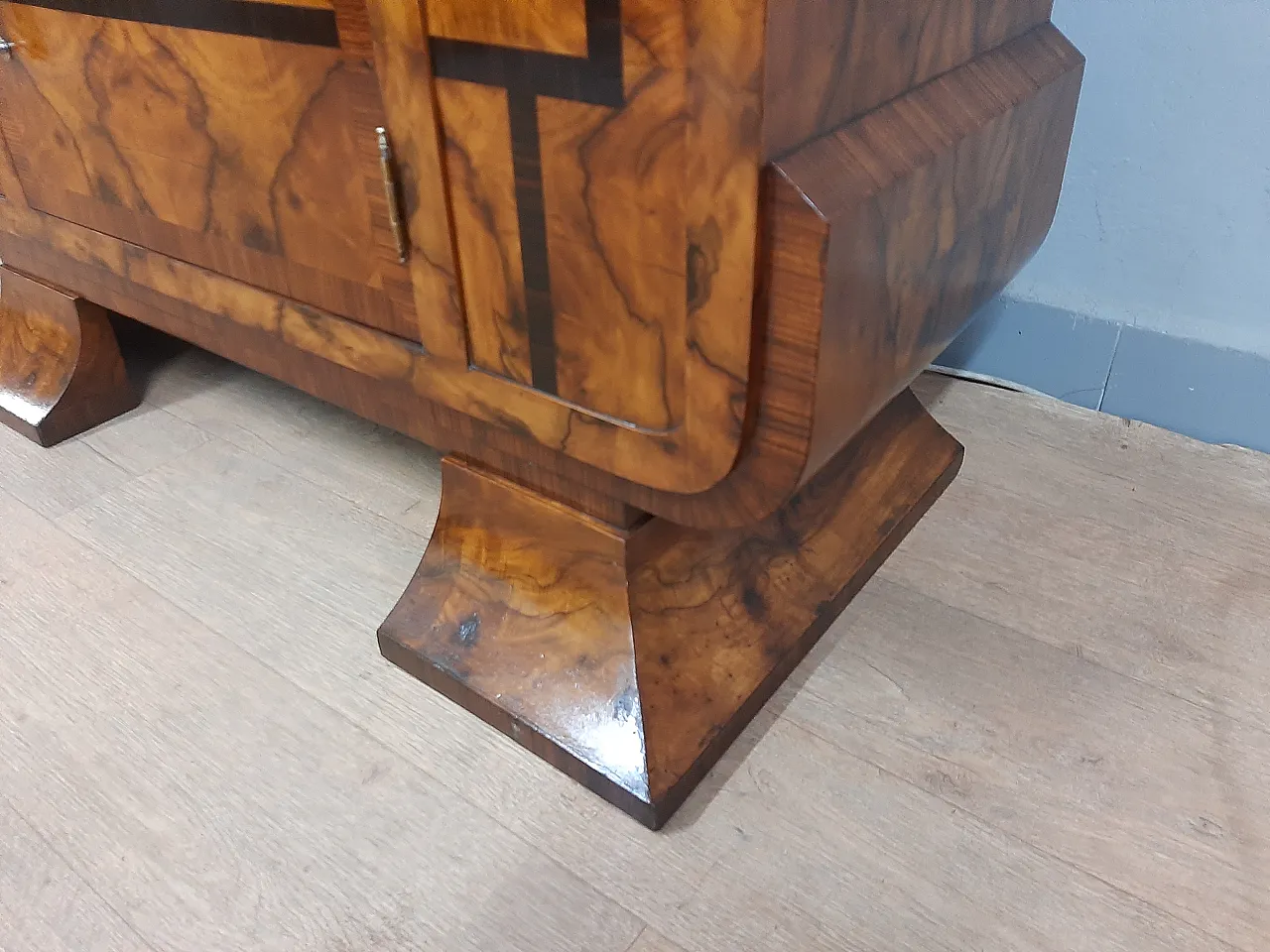 Vetrina Art Deco in noce e radica, anni '40 10