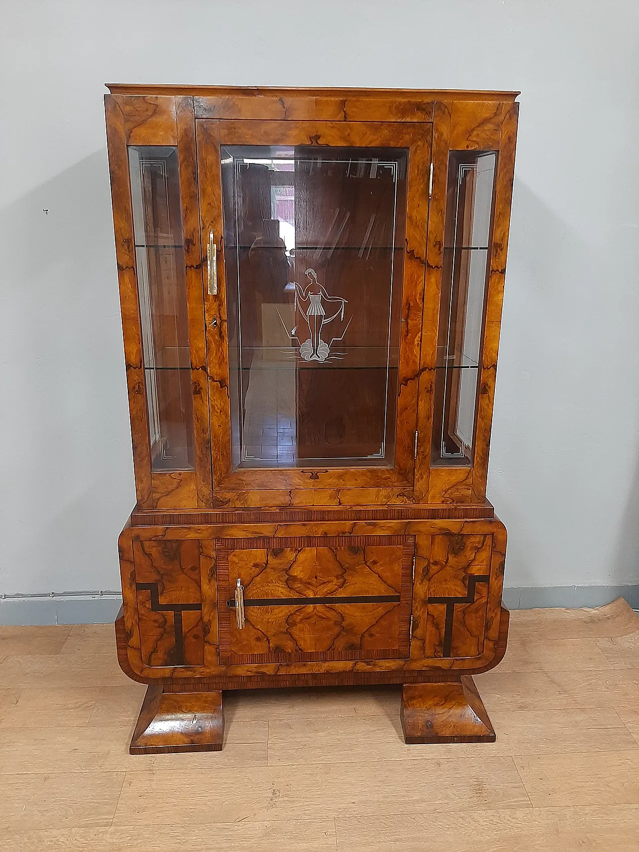 Vetrina Art Deco in noce e radica, anni '40 13