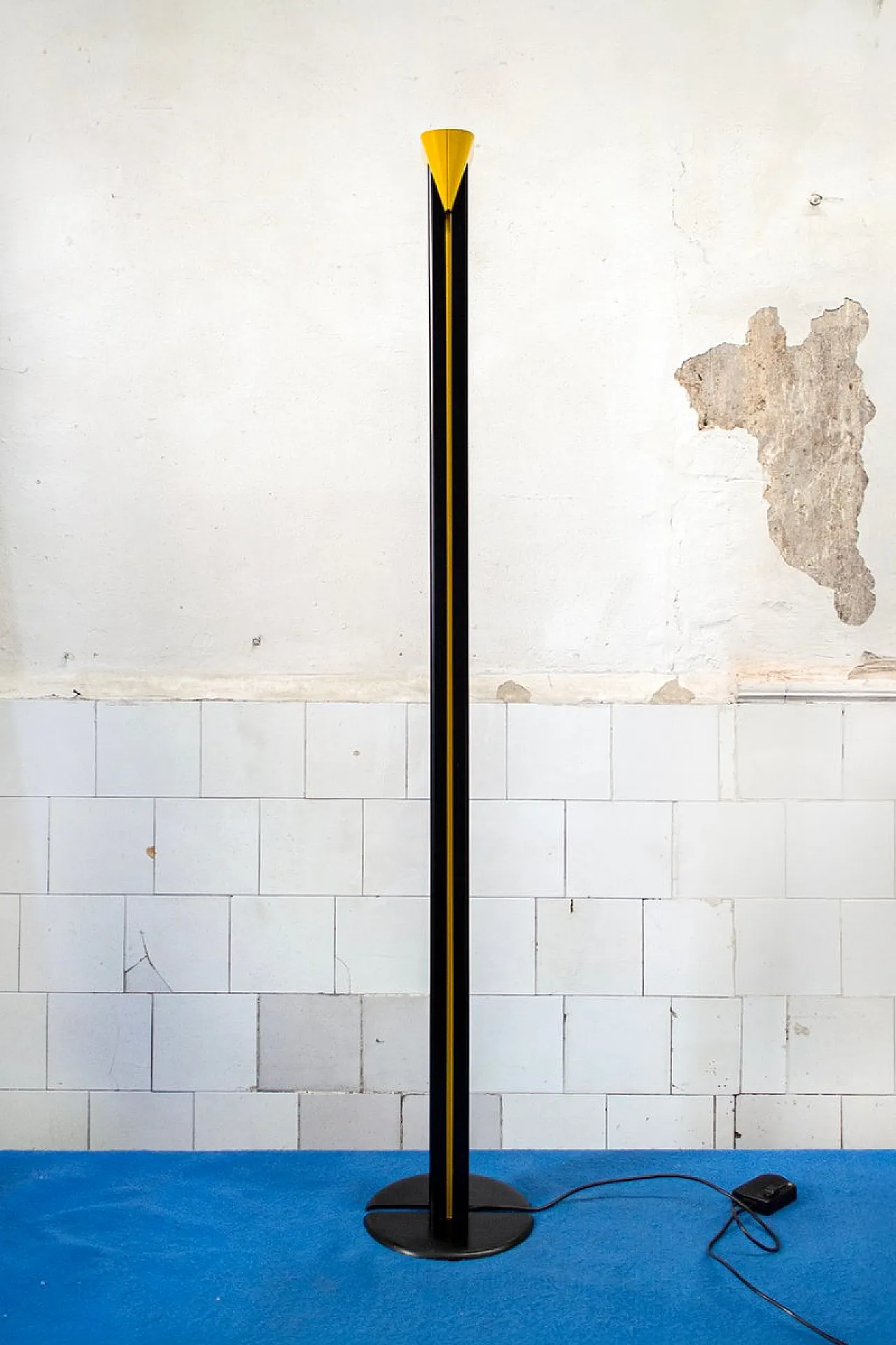 Lampada da terra Totem di Lamiprogretti, anni '80 4