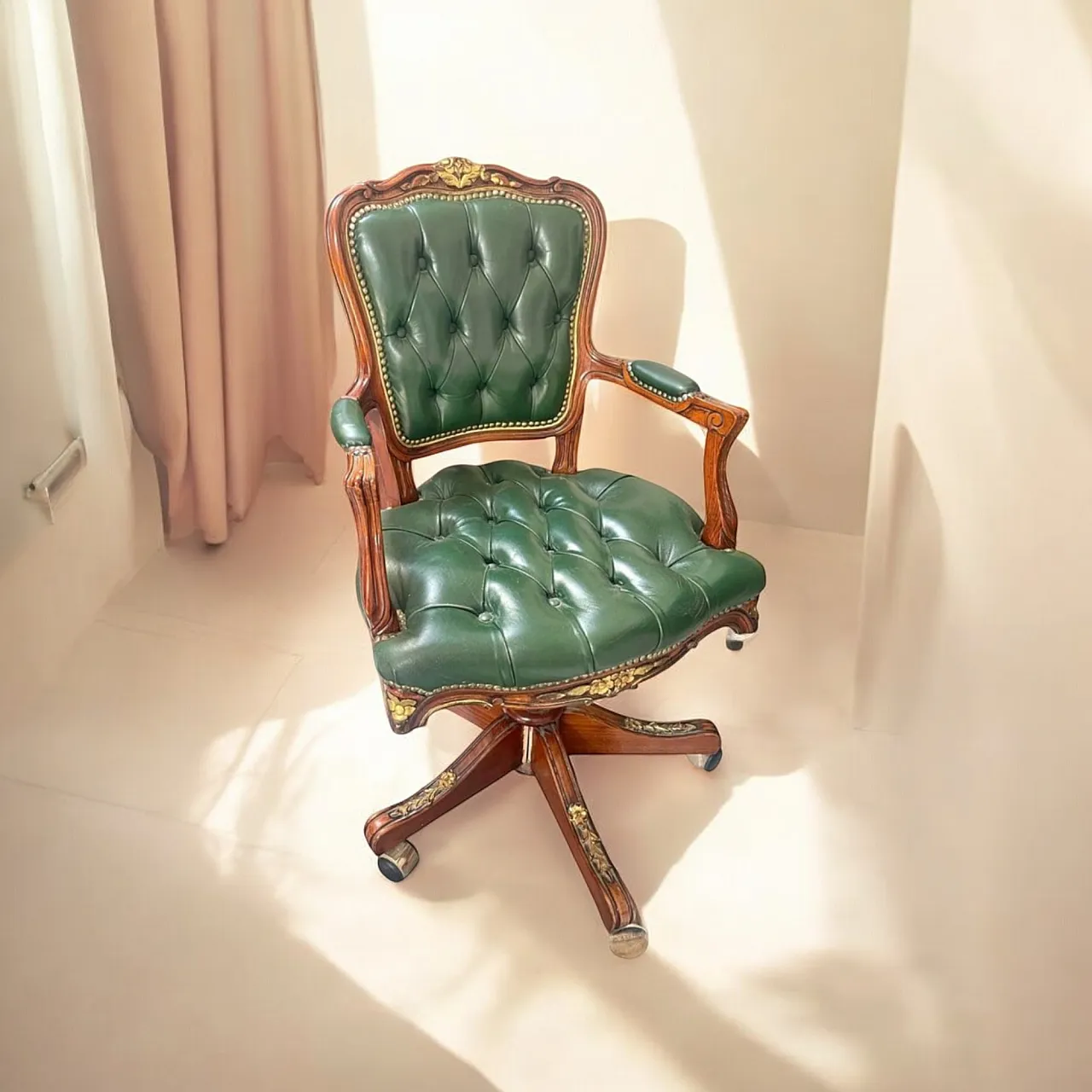 Sedia presidenziale girevole in legno con seduta in pelle, anni 2000 3