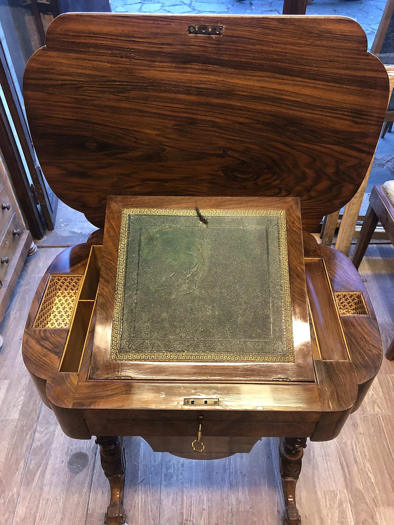 Tavolino da ricamo 3