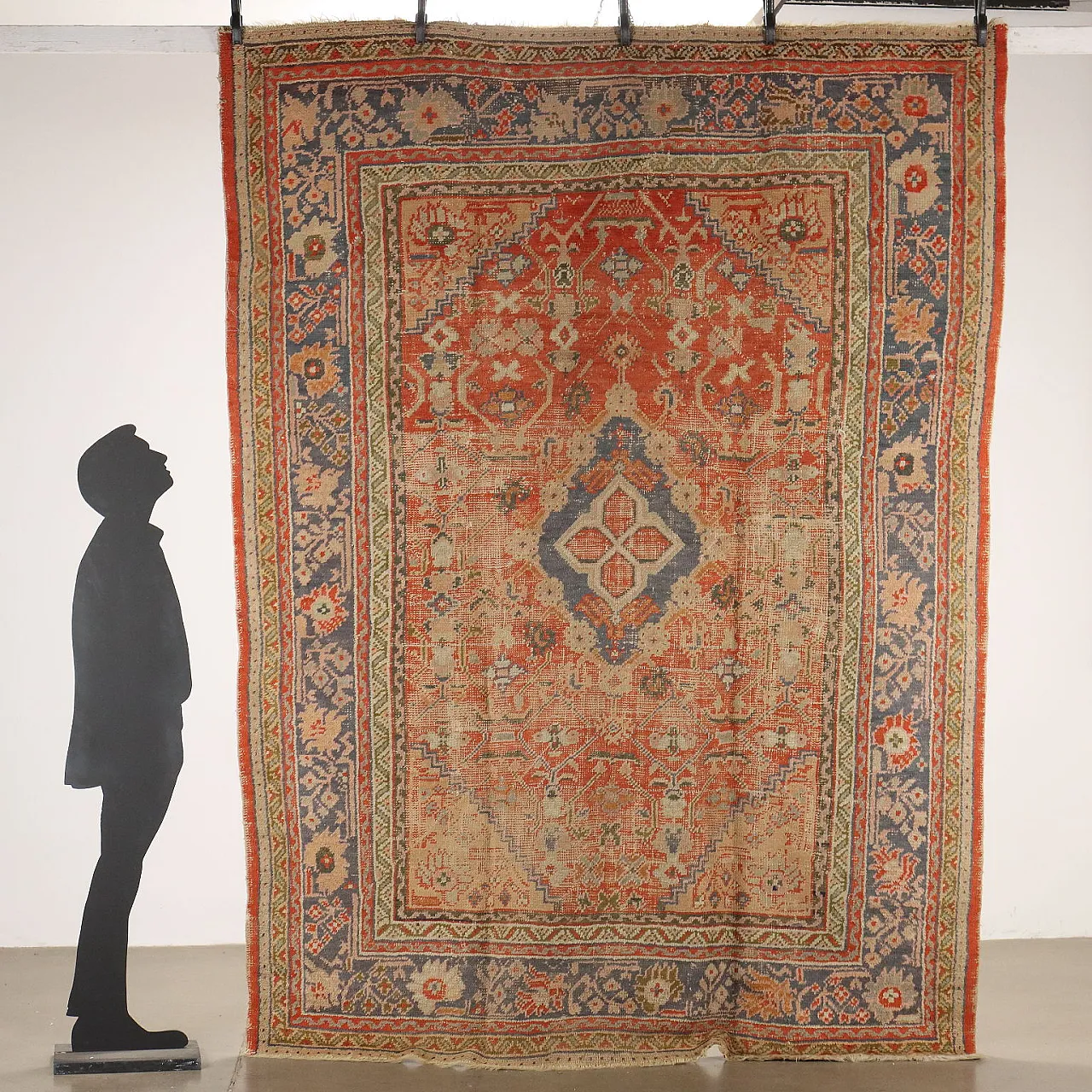 Heavy-knotted wool Ushak carpet, 20th century 2