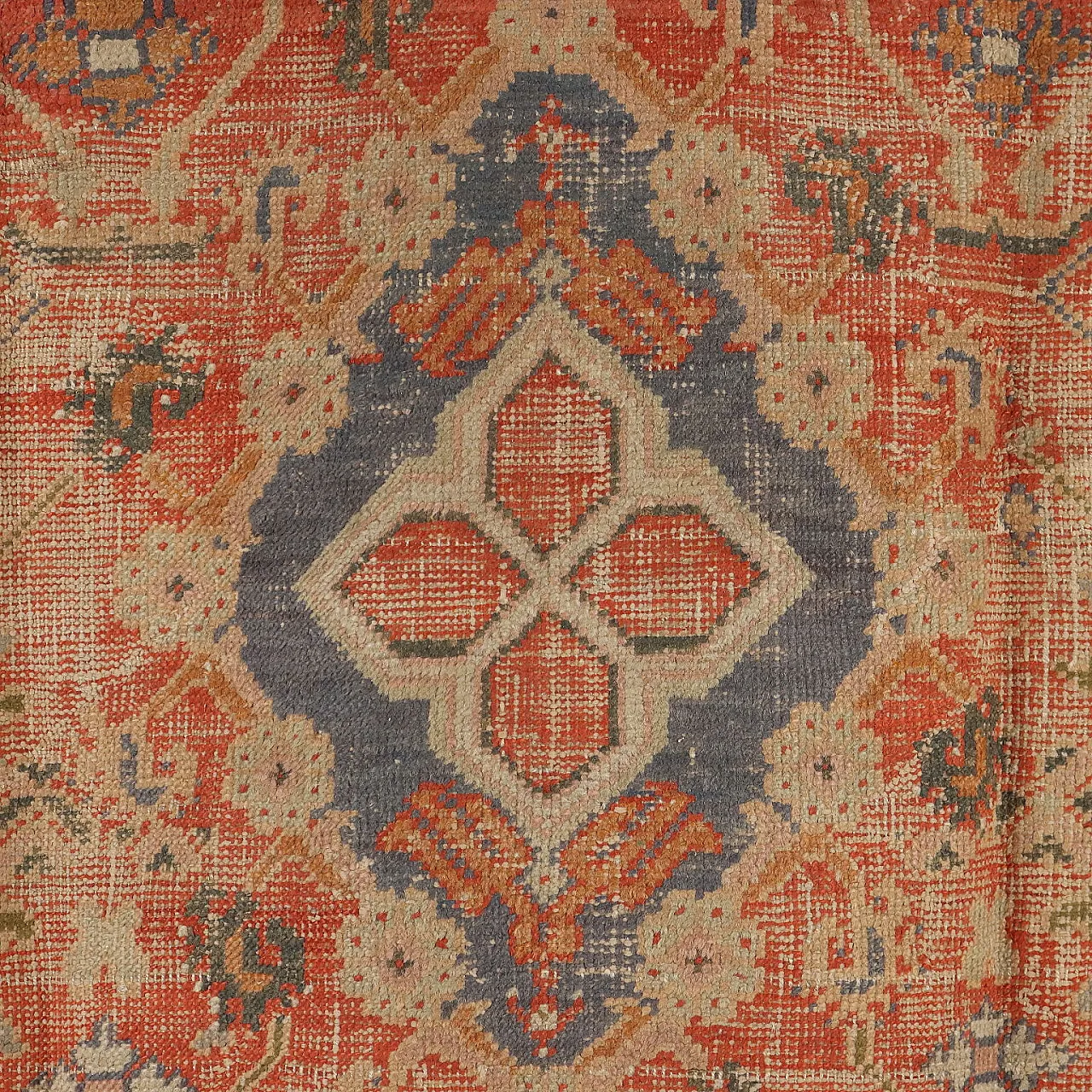 Heavy-knotted wool Ushak carpet, 20th century 3