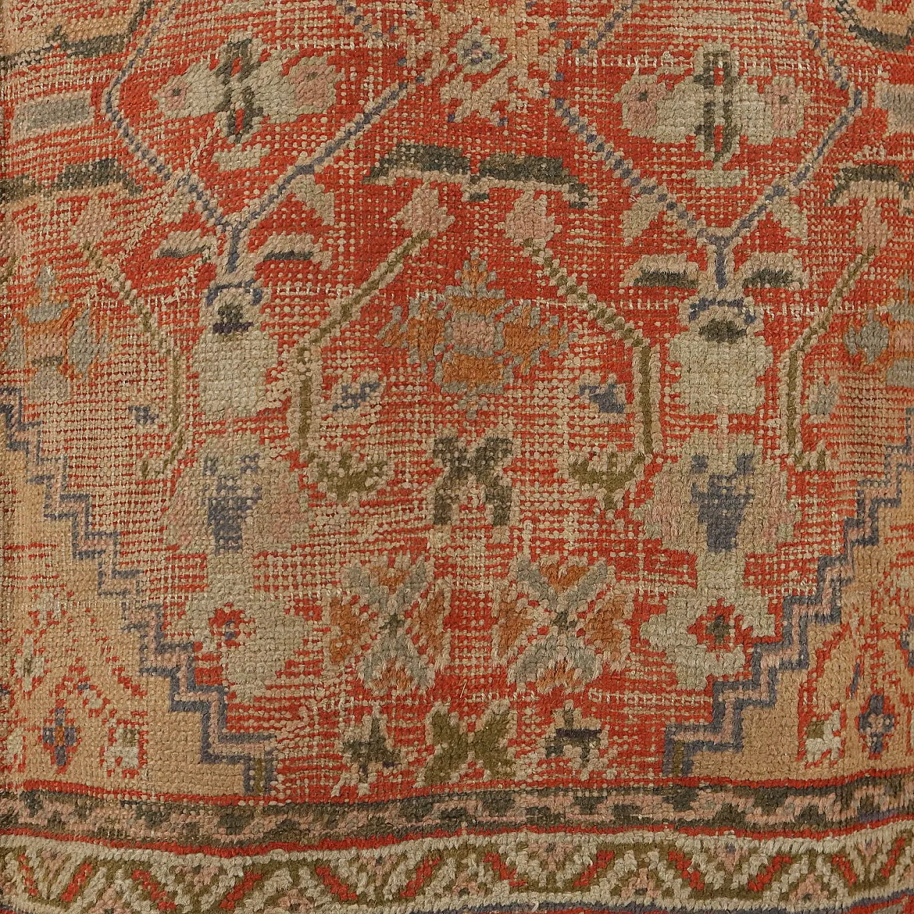Heavy-knotted wool Ushak carpet, 20th century 5