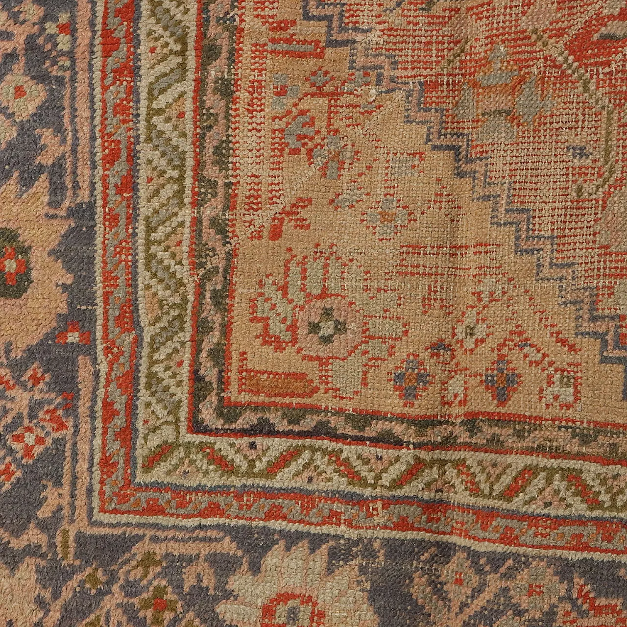 Heavy-knotted wool Ushak carpet, 20th century 6