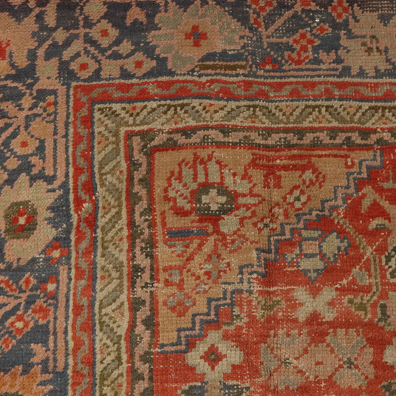 Heavy-knotted wool Ushak carpet, 20th century 7