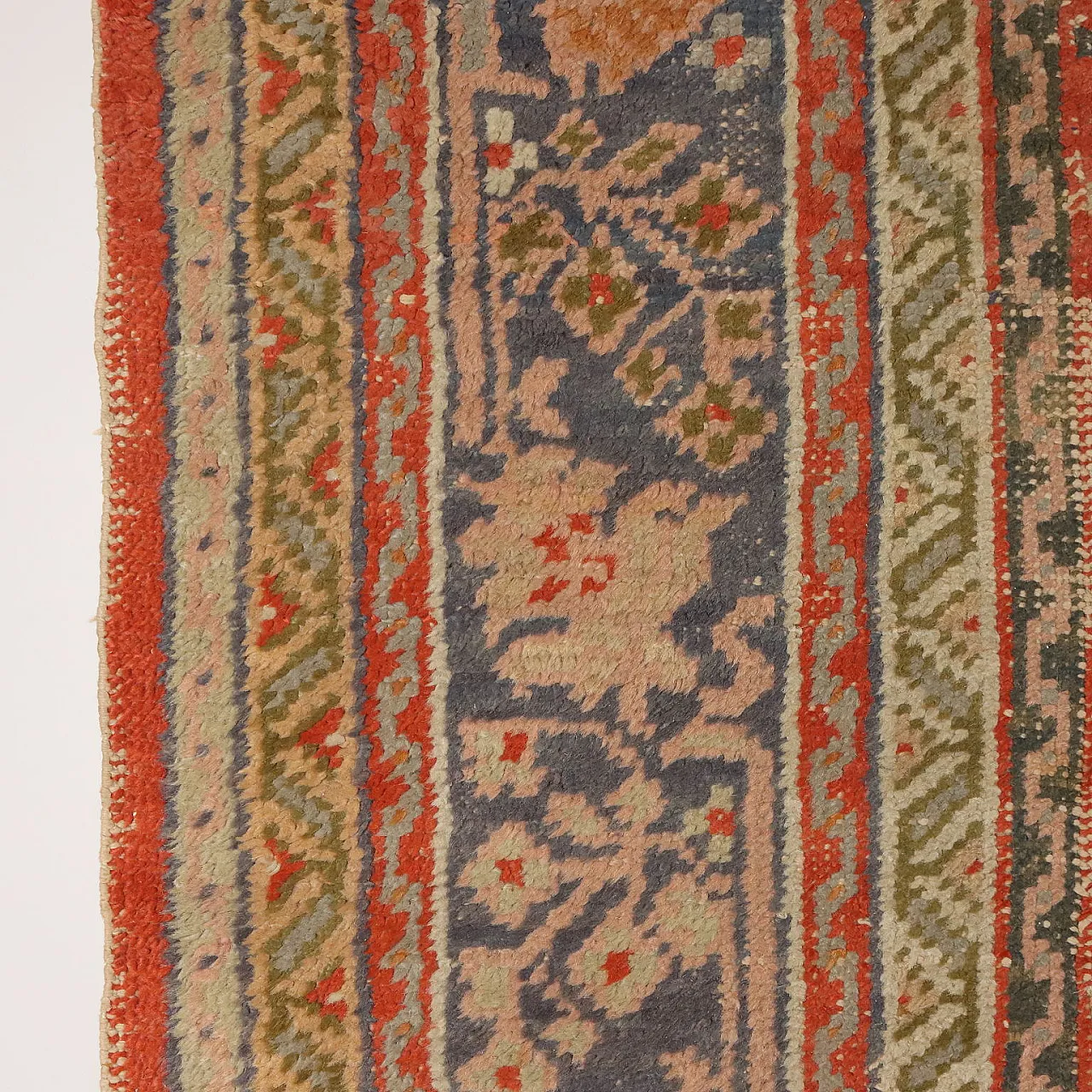 Heavy-knotted wool Ushak carpet, 20th century 8