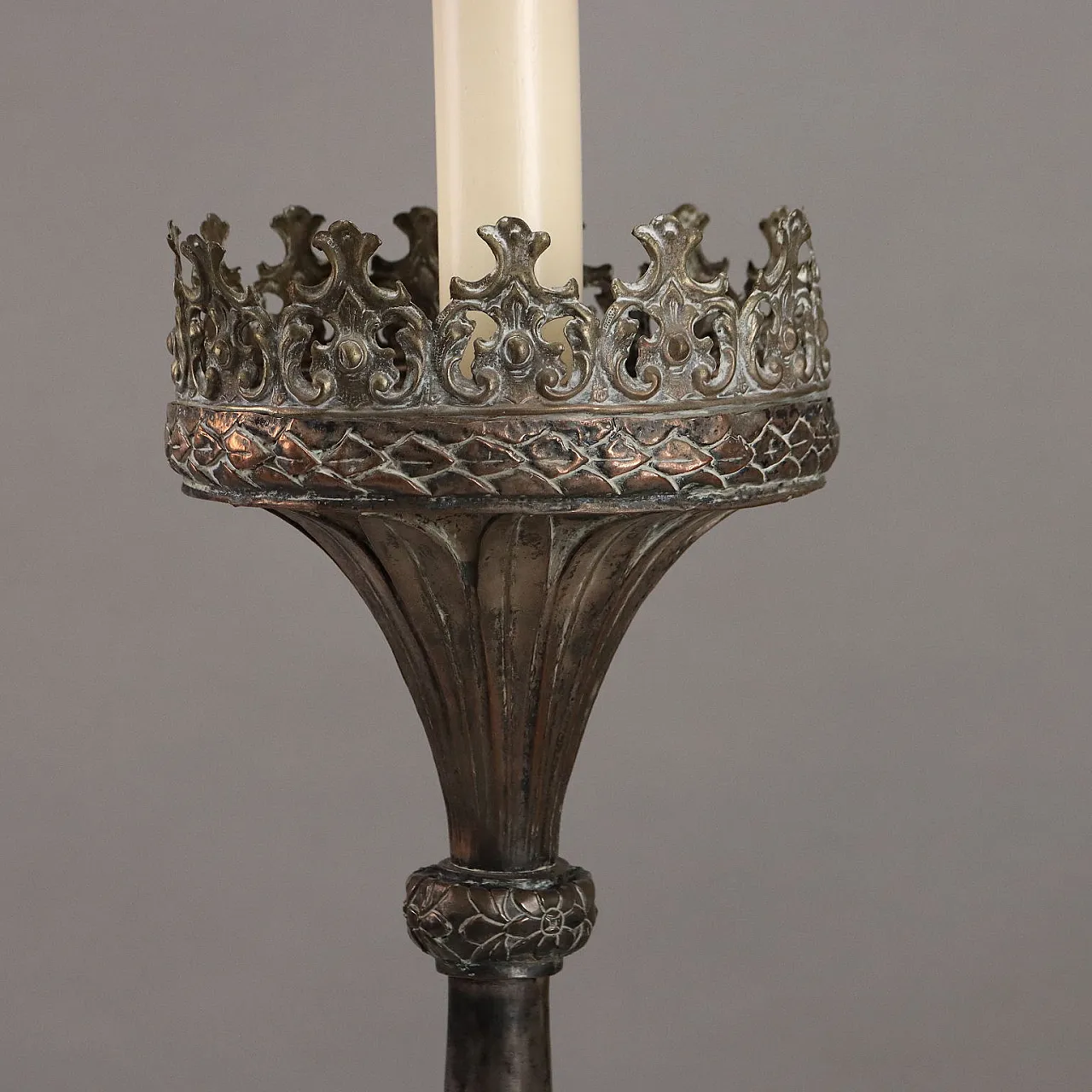 Torciere in lamerino sbalzto in stile Rinascimentale, '800 3