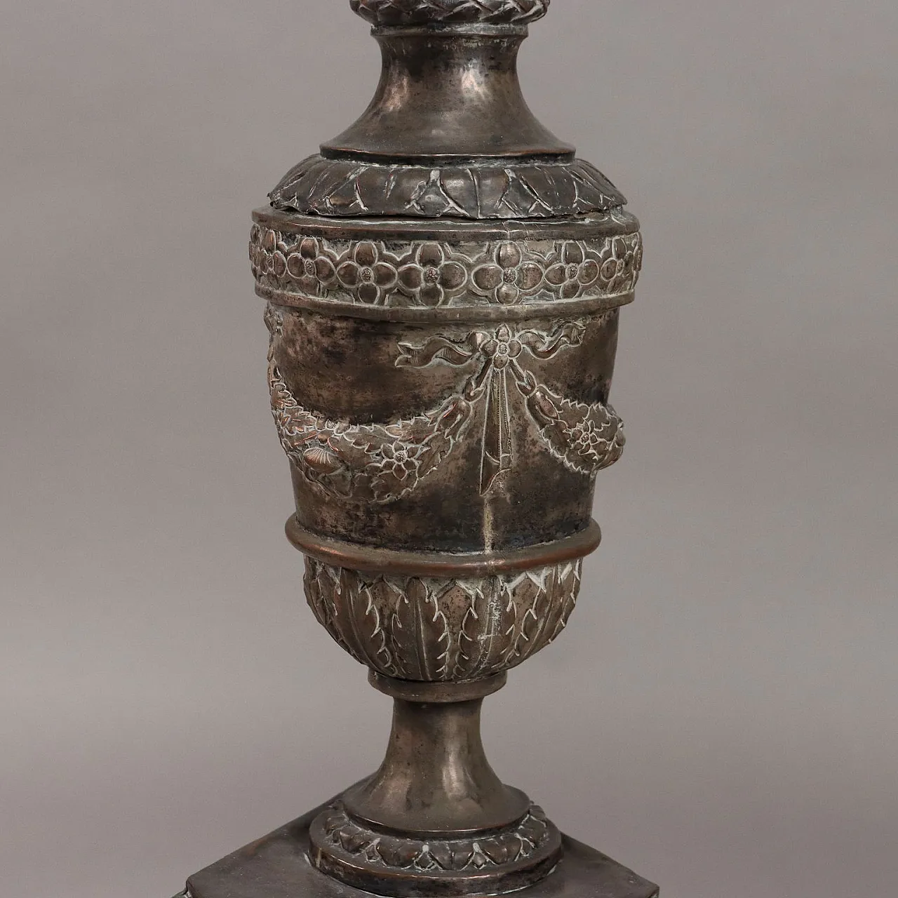 Torciere in lamerino sbalzto in stile Rinascimentale, '800 6