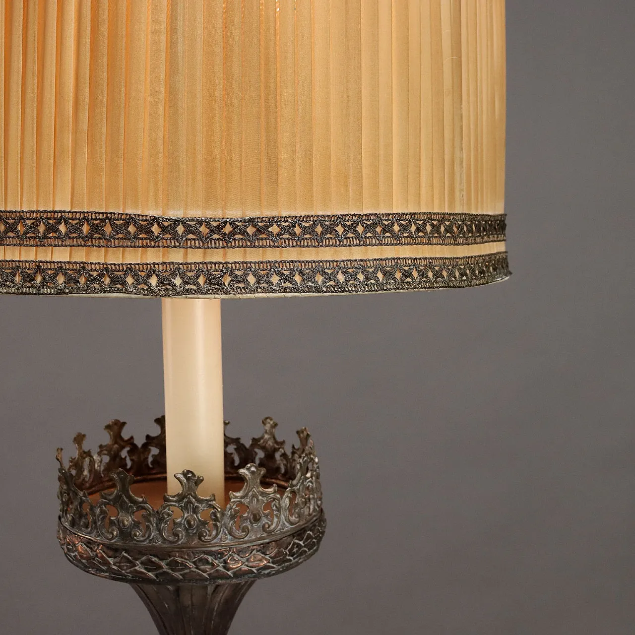 Torciere in lamerino sbalzto in stile Rinascimentale, '800 8