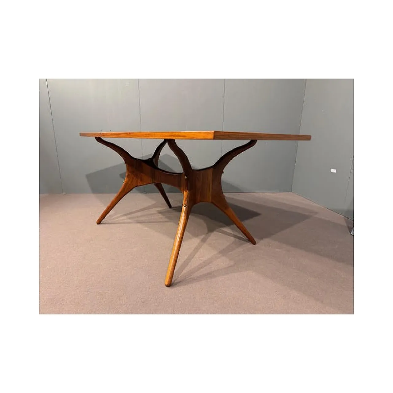 Tavolo in legno di noce americano, anni '50 4