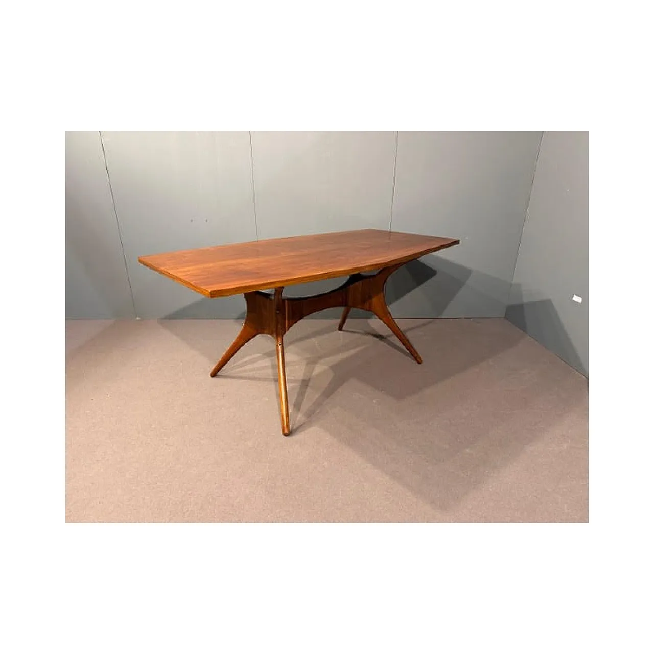 Tavolo in legno di noce americano, anni '50 6