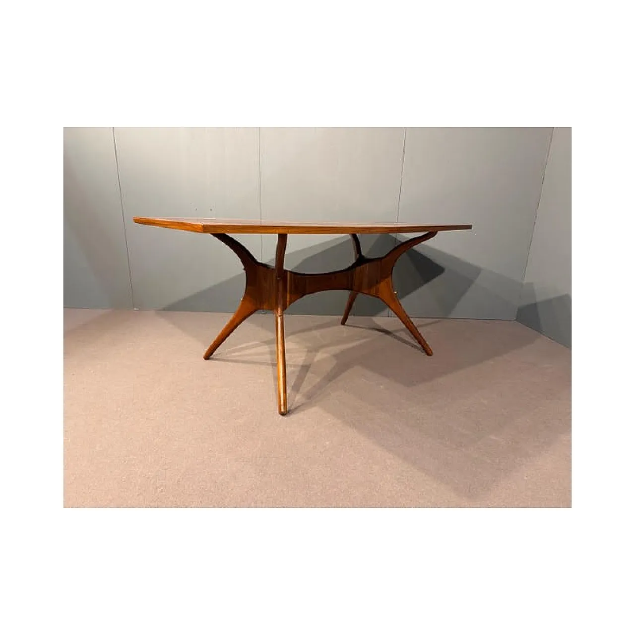 Tavolo in legno di noce americano, anni '50 7