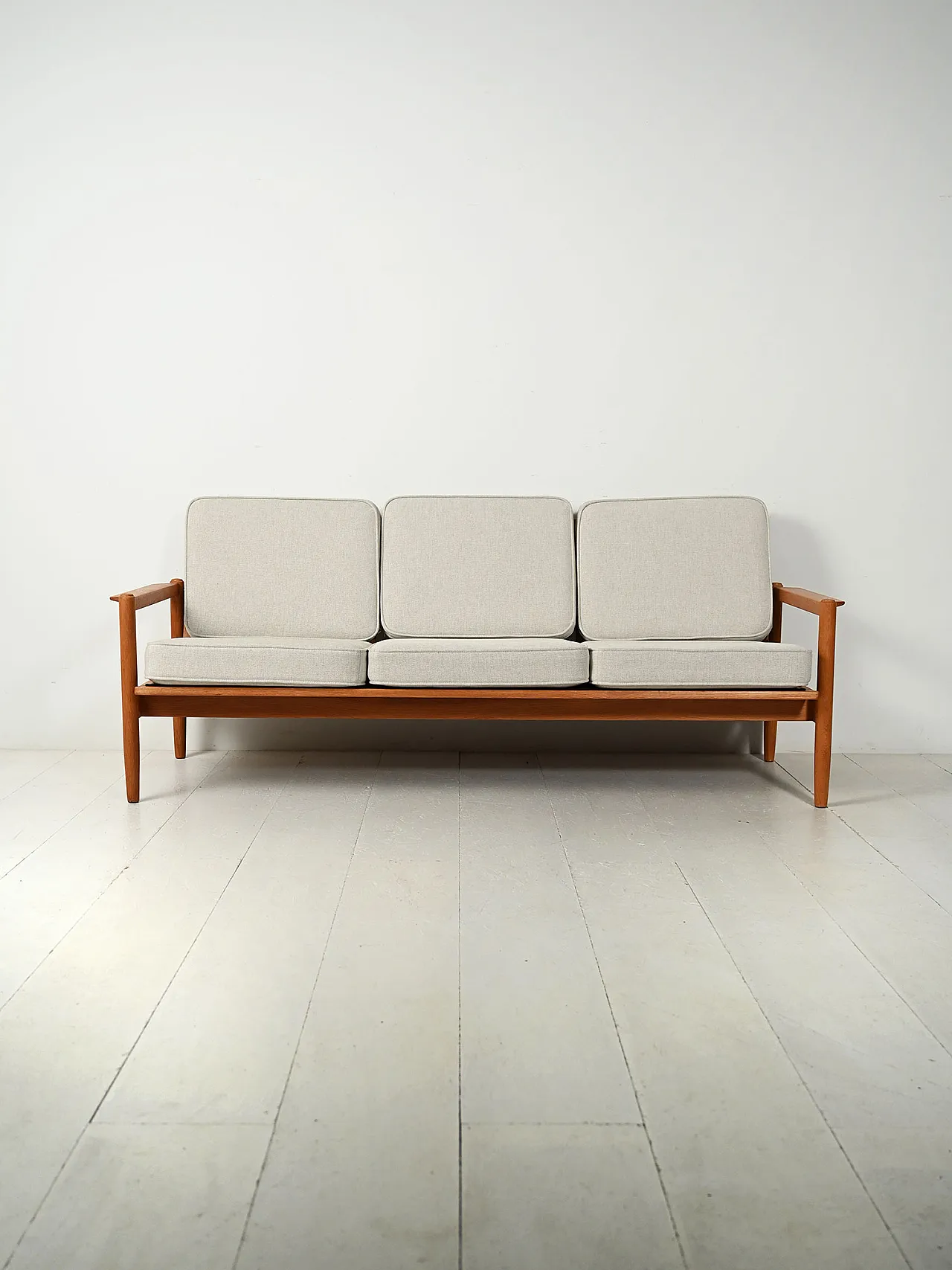 Scandinavian sofa in solid oak from the 1950s/60s 1