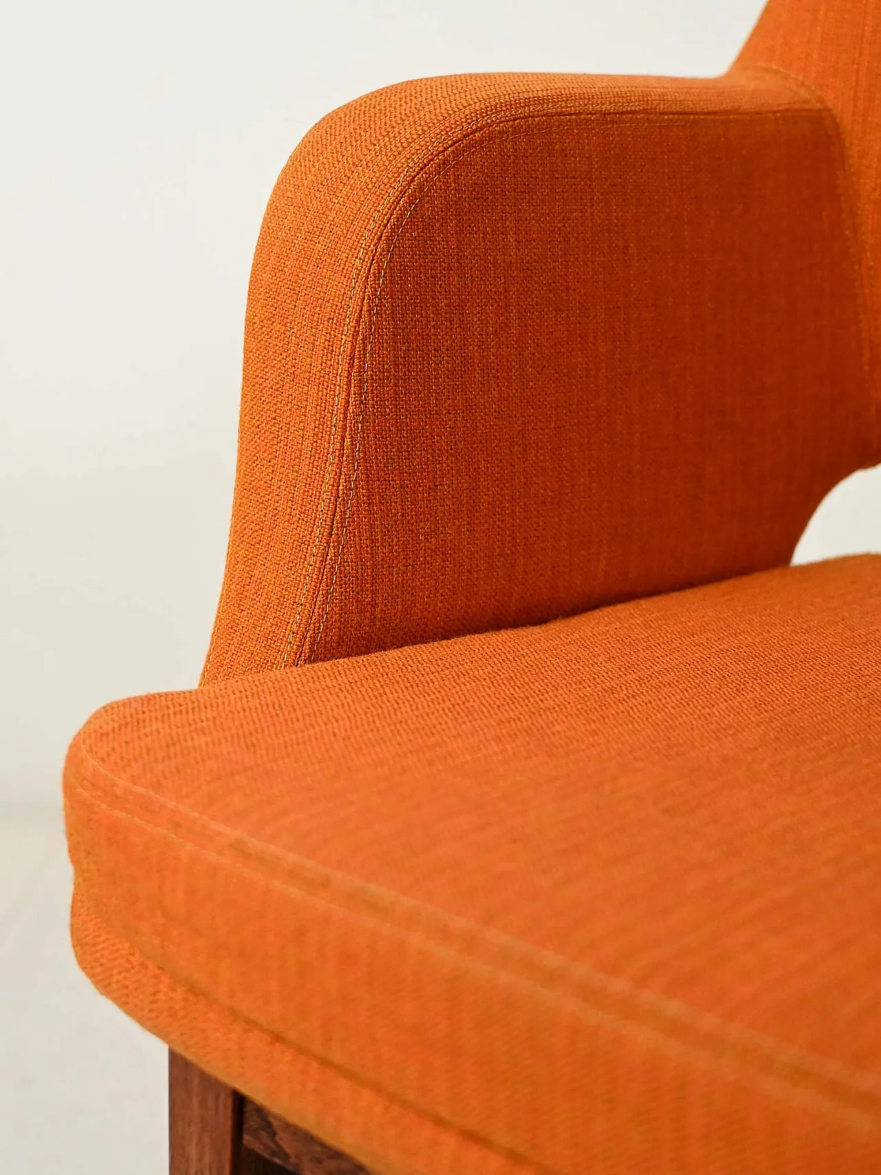Pair of orange Oslosund armchairs by Kinnarps, 1950s 8