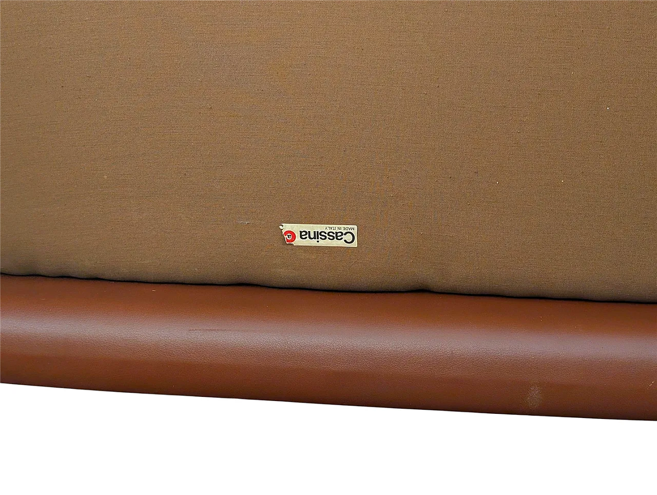 Coppia poltrone in pelle bordeaux di V. Magistretti per Cassina, 1973 14