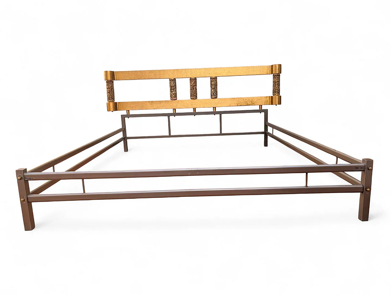 Letto in ottone con cilintri a corteggia di L. Frigerio, anni 70 1