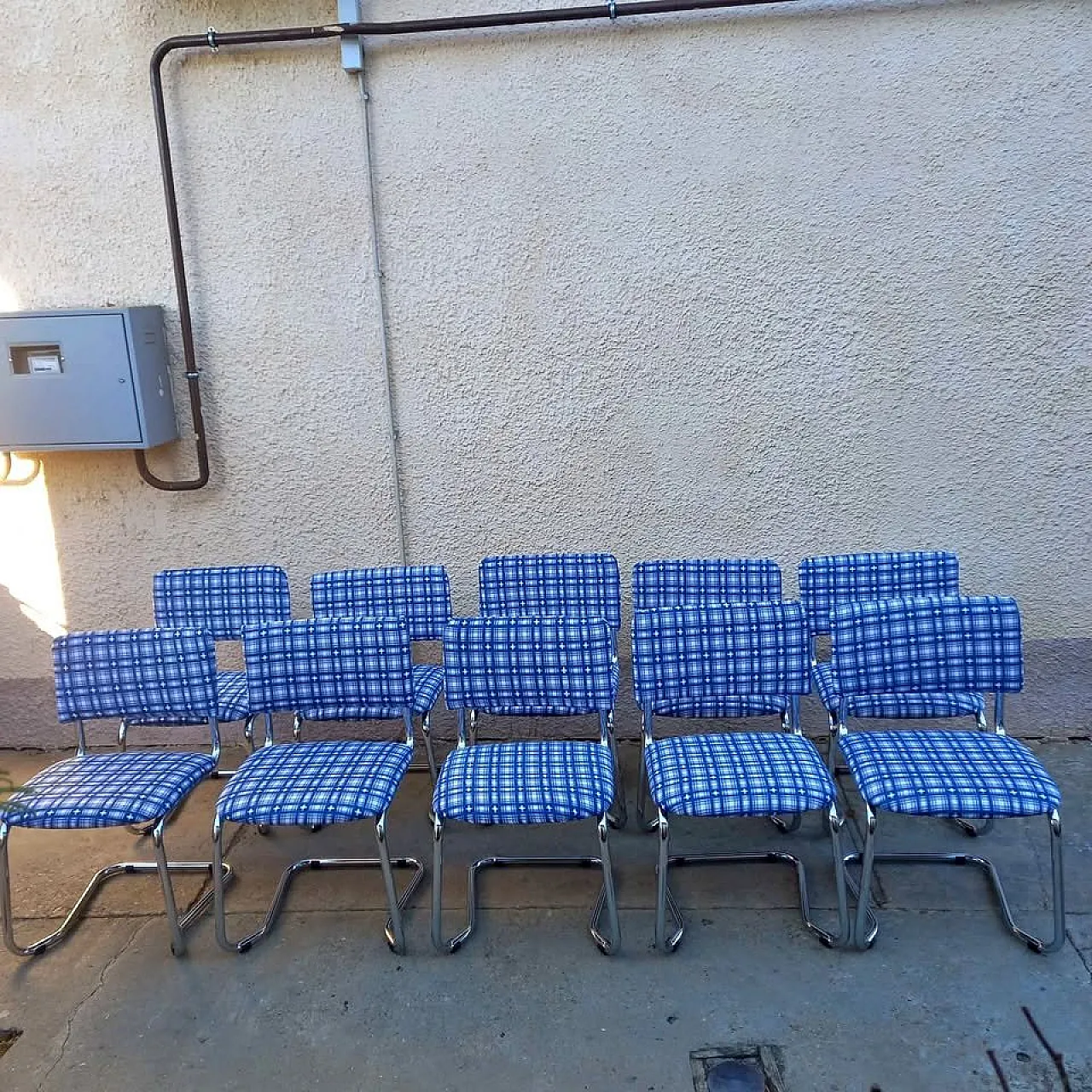 10 Sedie cantilever in metallo cromato e tessuto a scacchi, anni '70 1