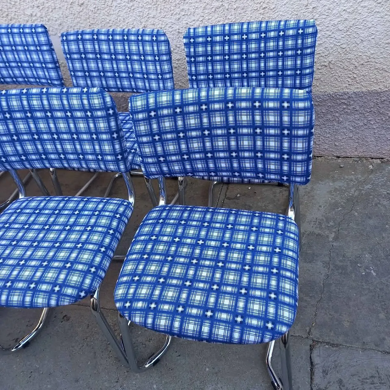 10 Sedie cantilever in metallo cromato e tessuto a scacchi, anni '70 3