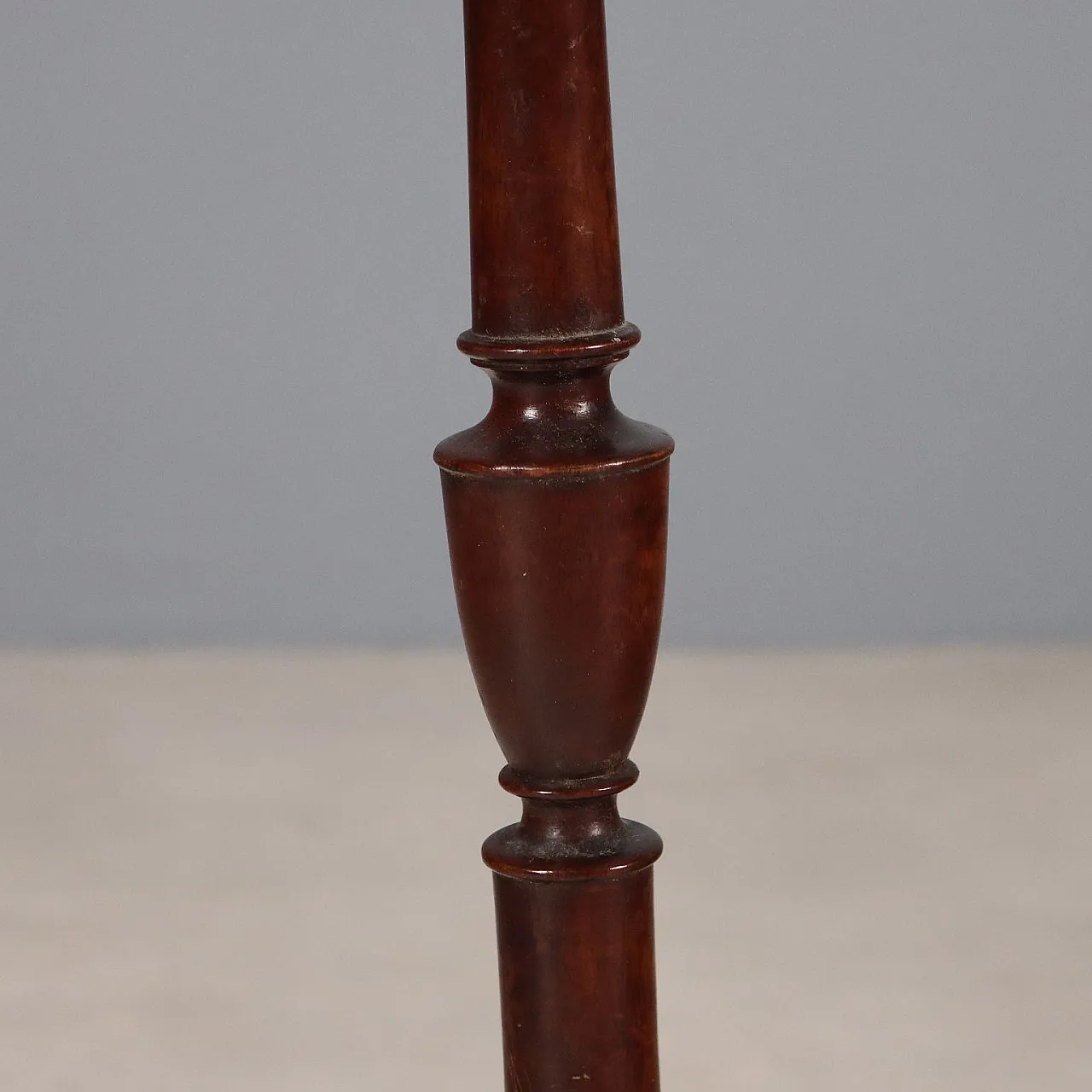 Servomuto in mogano con gamba tornita, fine '800 6