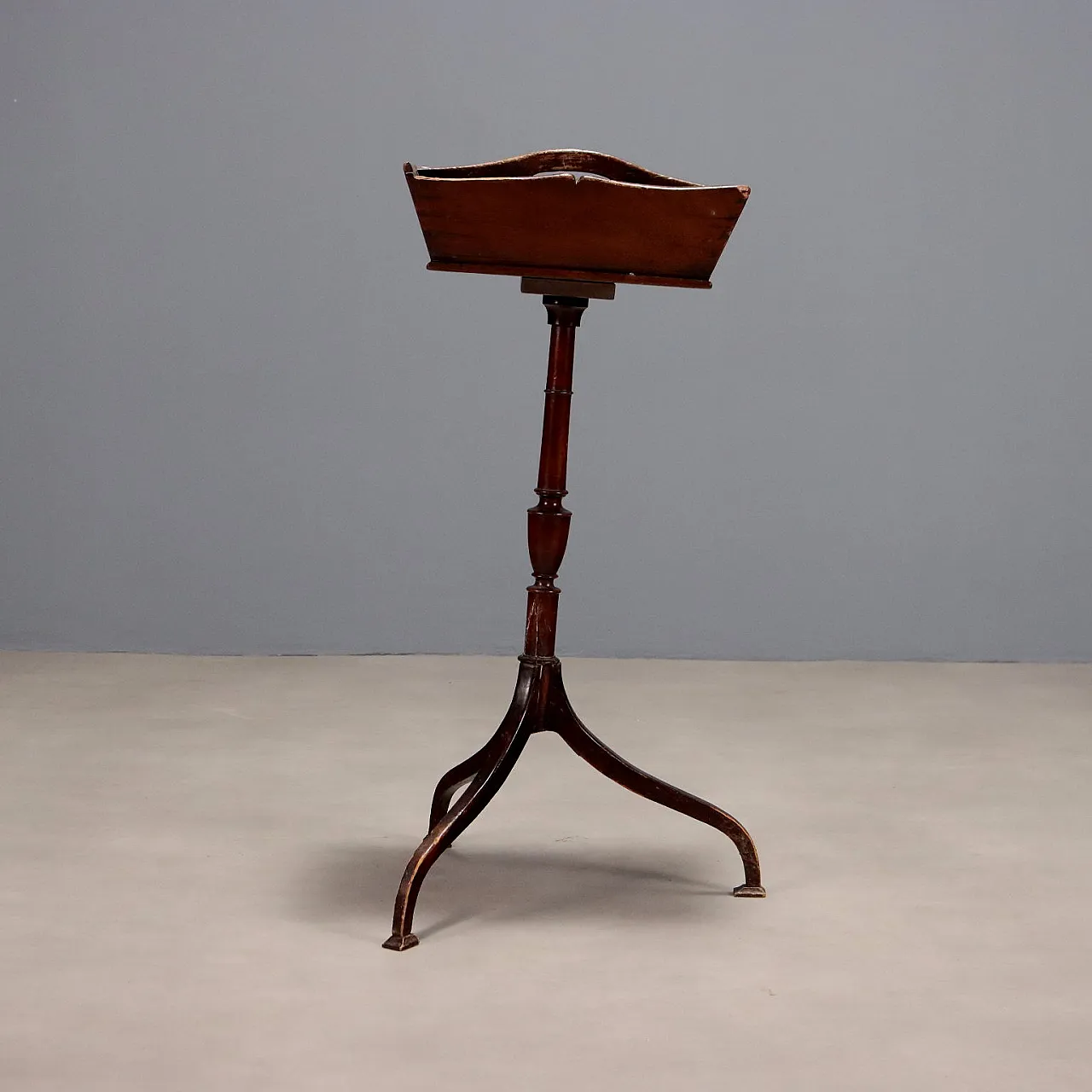 Servomuto in mogano con gamba tornita, fine '800 8