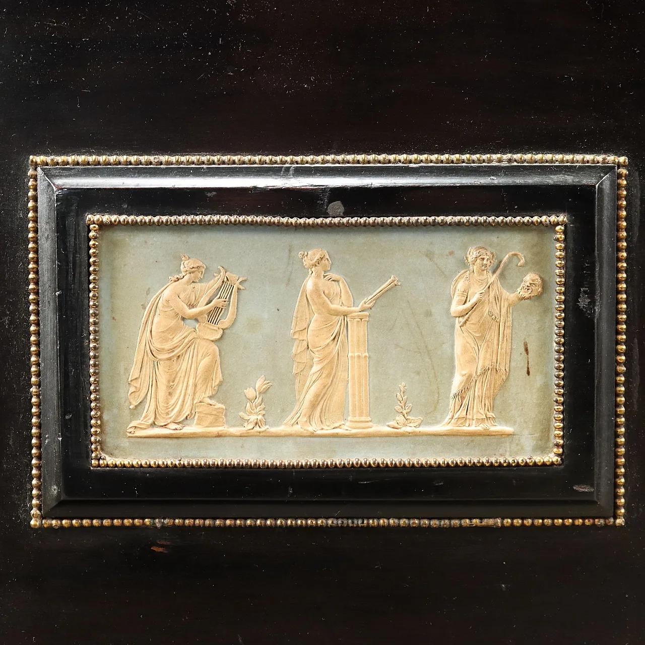 Credenza inglese in legno ebanizzato con applicazioni in bronzo dorato 8