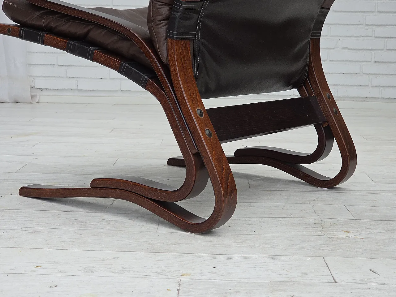 Poltrona lounge modello Kengu norvegese, anni '70 10