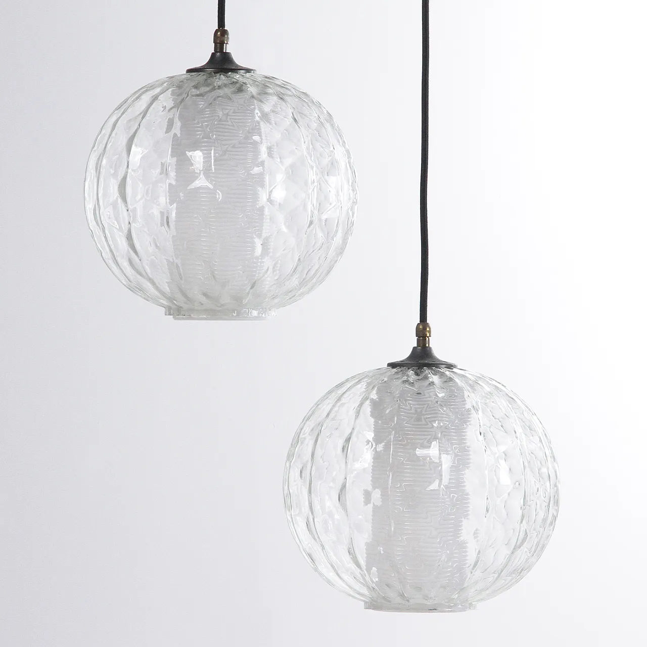 Coppia di lampade a sospensione nello stile di Angelo Brotto, anni '60 2