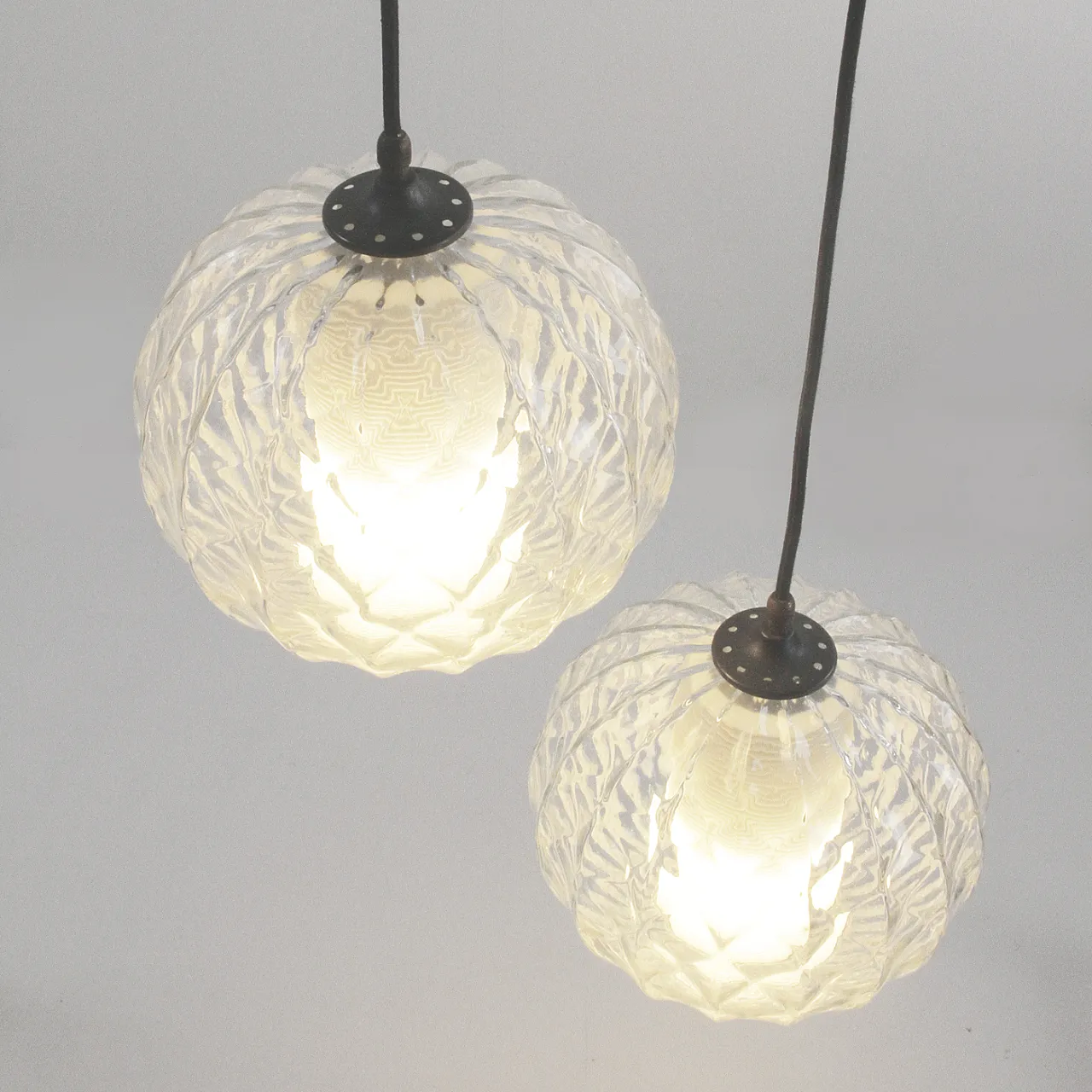 Coppia di lampade a sospensione nello stile di Angelo Brotto, anni '60 12