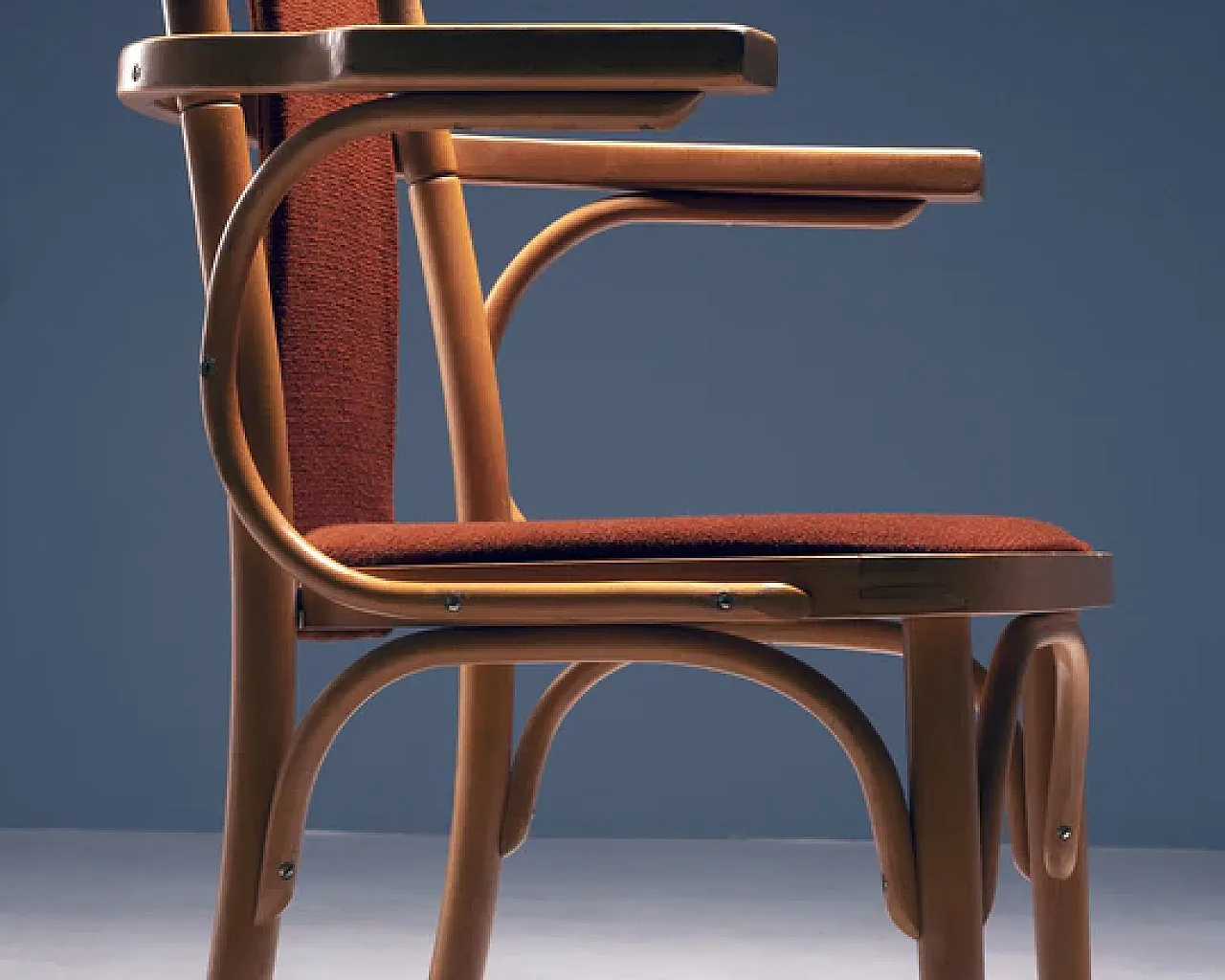 Tavolo con 4 sedie TON, fine '900 6