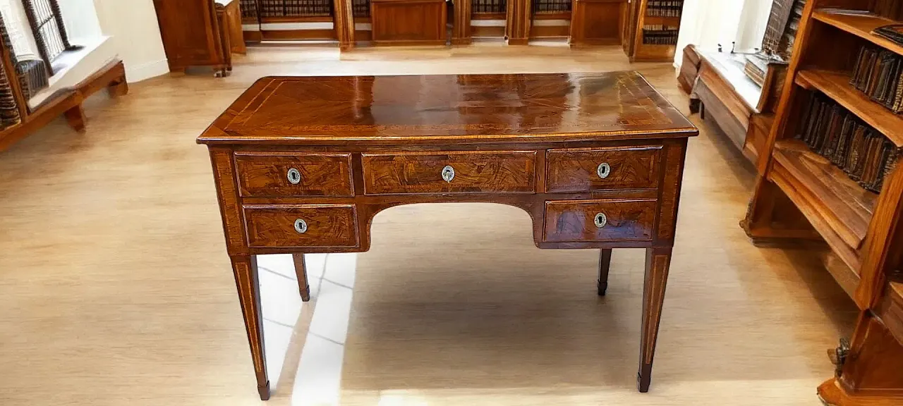 Louis XVI style center desk in walnut and briar wood, 18th century 1