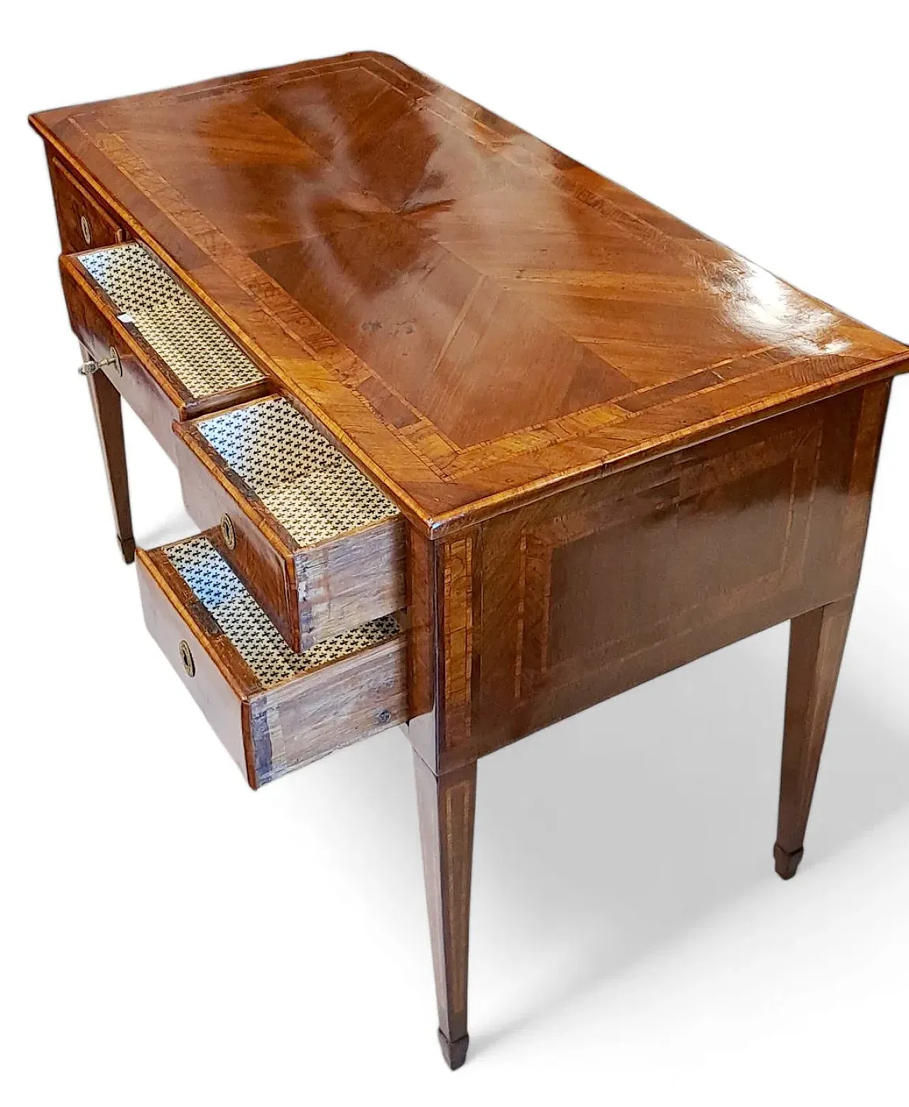 Louis XVI style center desk in walnut and briar wood, 18th century 10