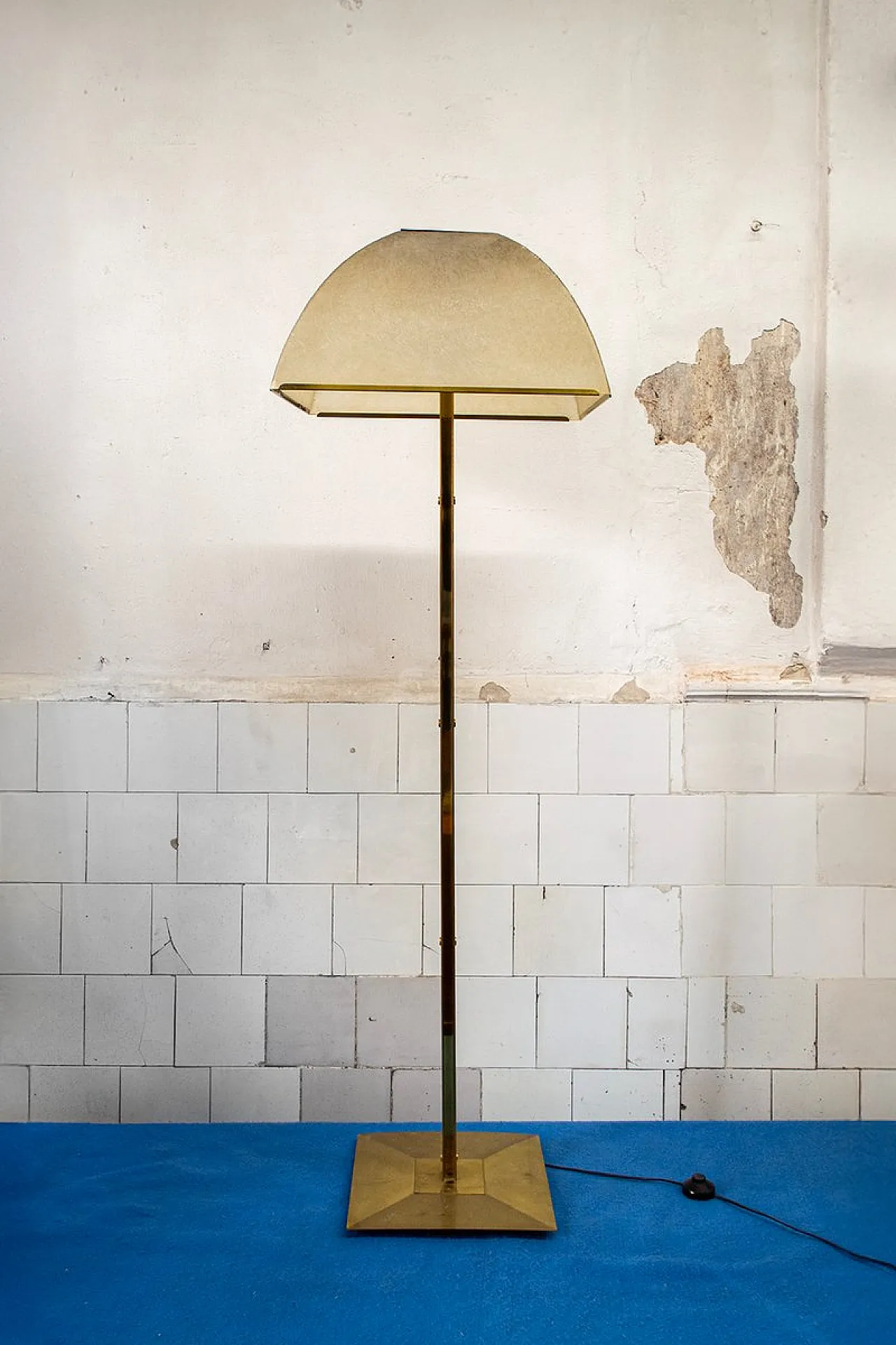 Lampada da terra a quattro luci in ottone di Lamperti, anni '70 1