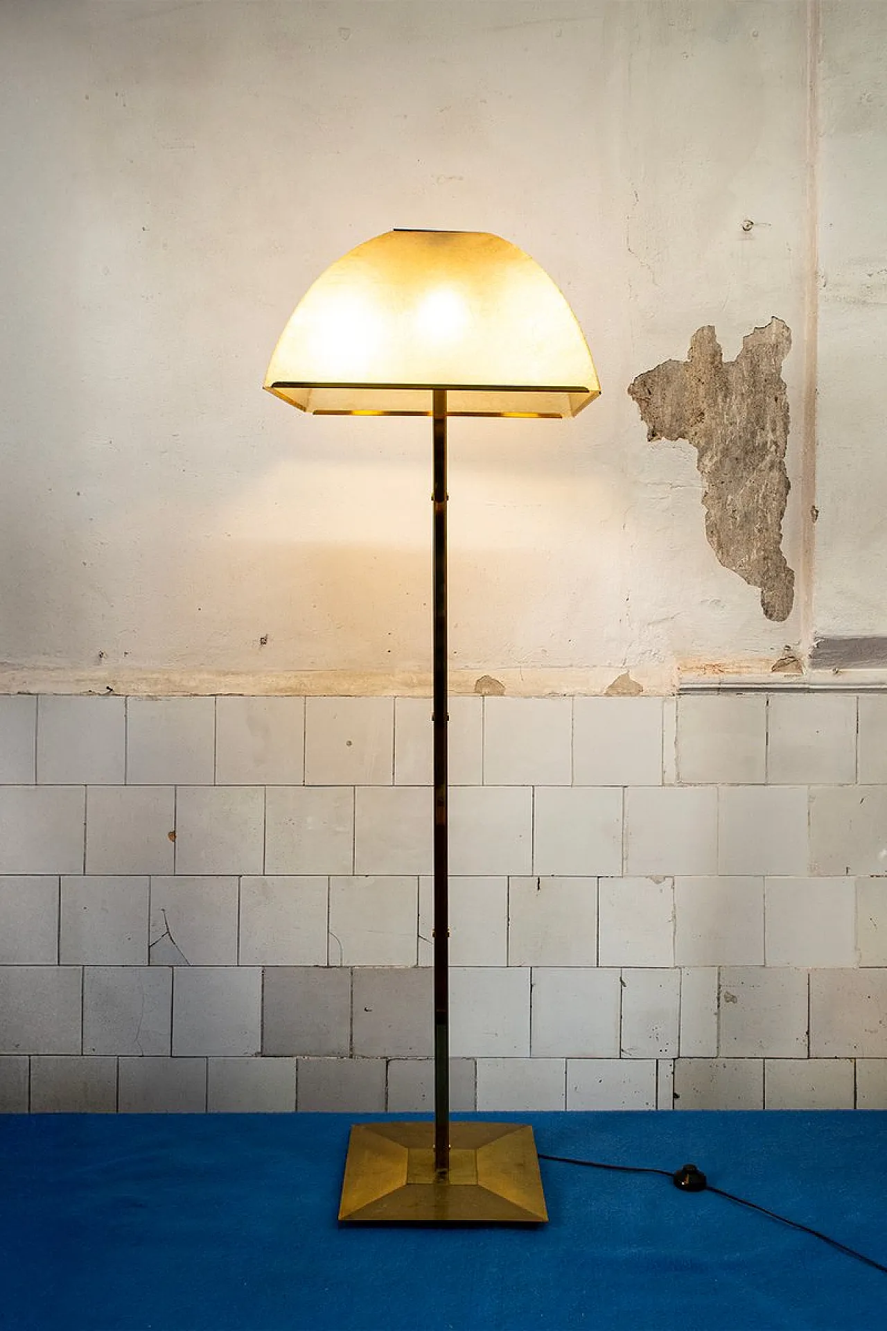 Lampada da terra a quattro luci in ottone di Lamperti, anni '70 2