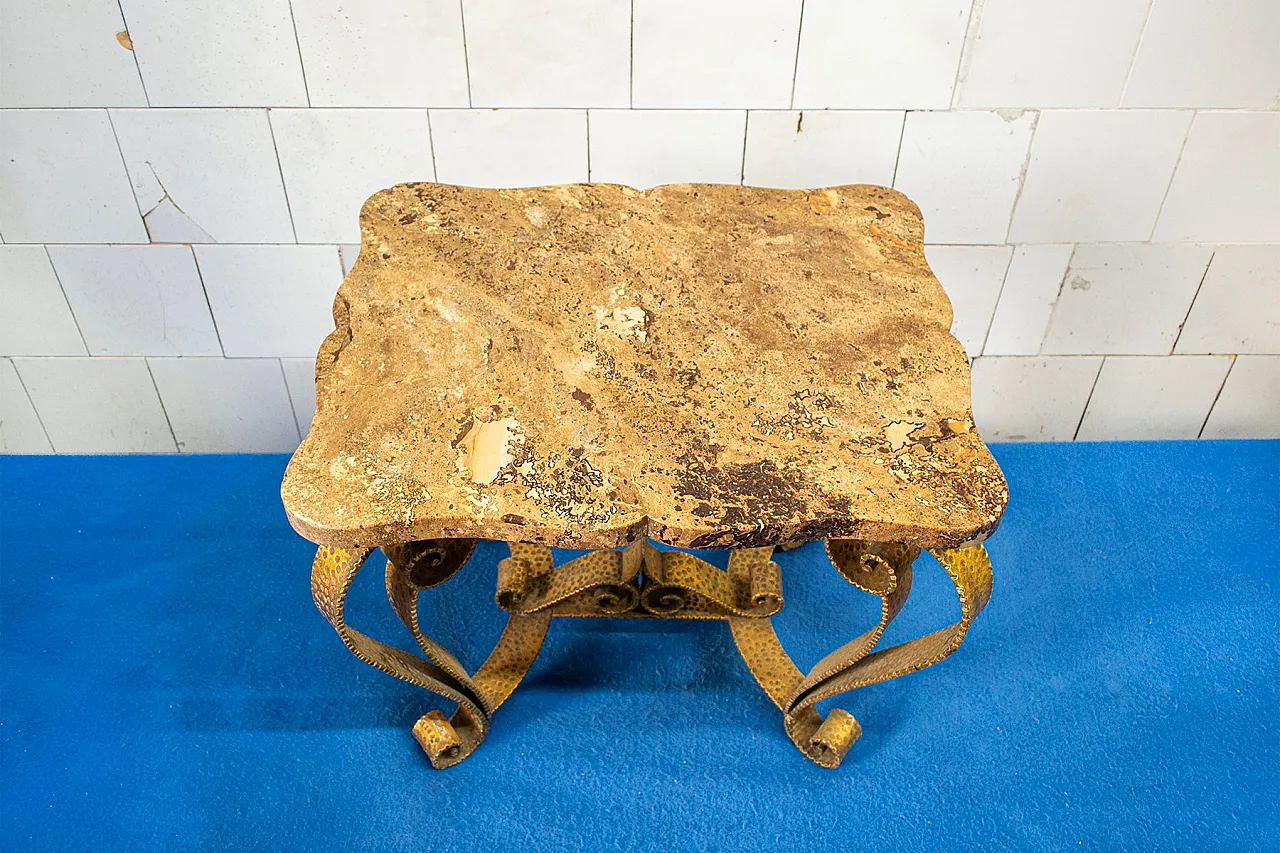 Tavolino da caffè in ferro dorato e marmo di Colli, anni '50 3
