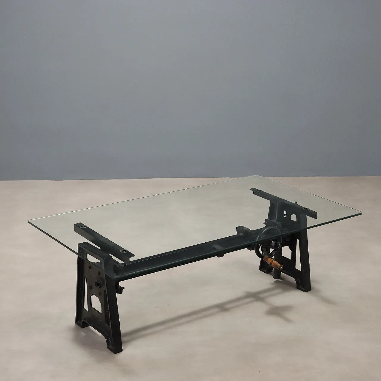 Tavolino in vetro e ferro con meccanismo regolabile, '900 1