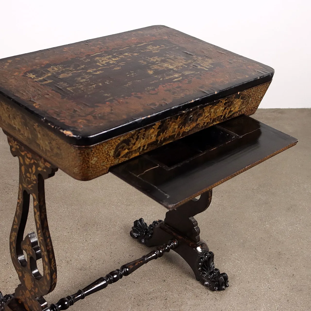 Wooden chinoiserie coffee table, 19th century 10