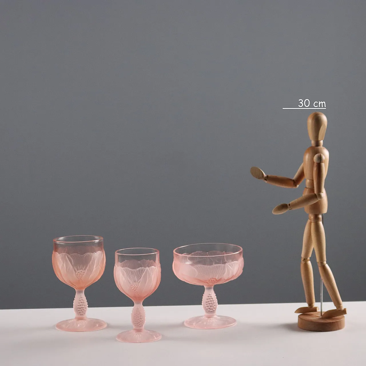 Bicchieri in vetro dai toni rosa con motivo vegetale, '900 2