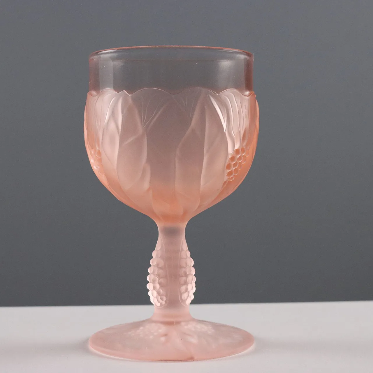Bicchieri in vetro dai toni rosa con motivo vegetale, '900 4