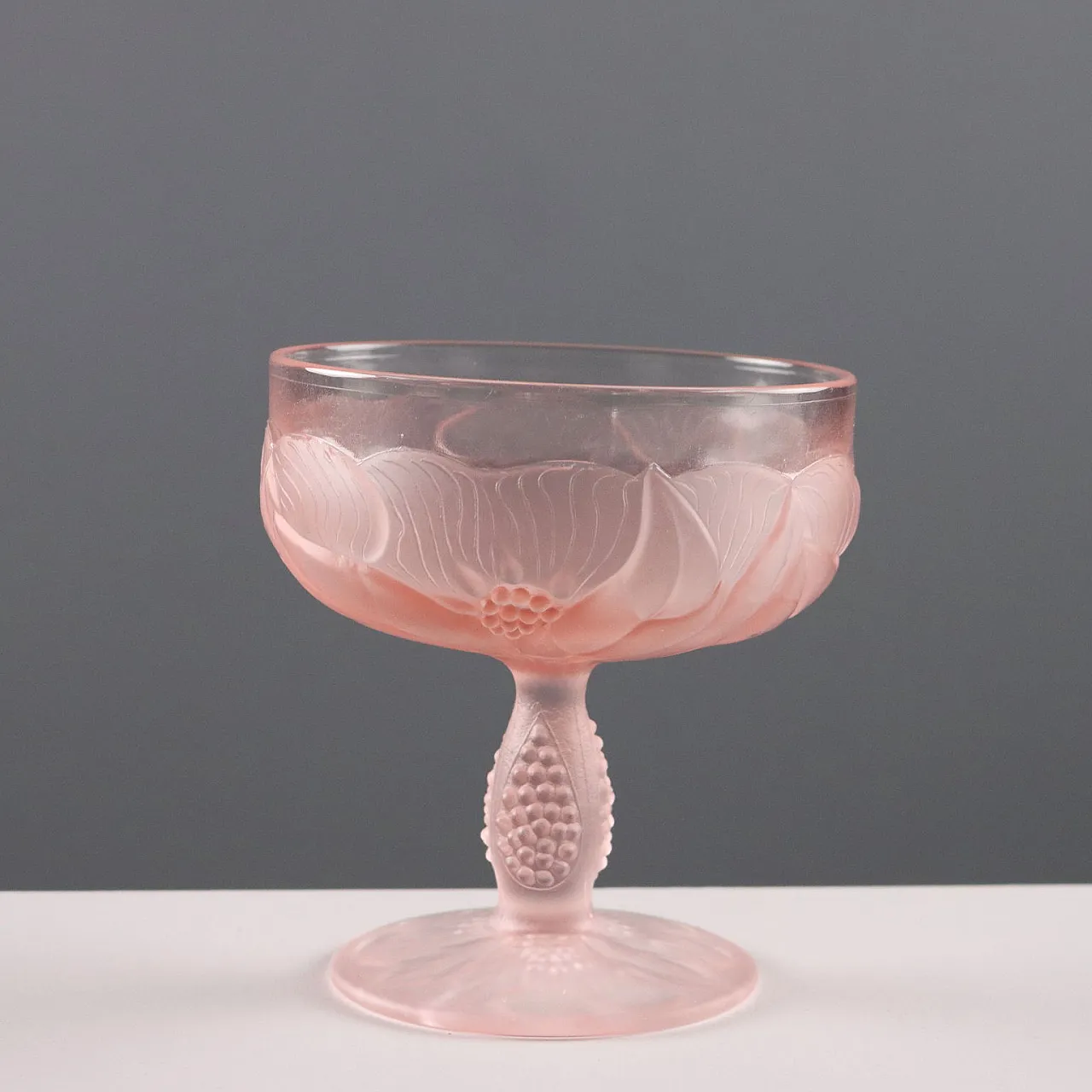 Bicchieri in vetro dai toni rosa con motivo vegetale, '900 5
