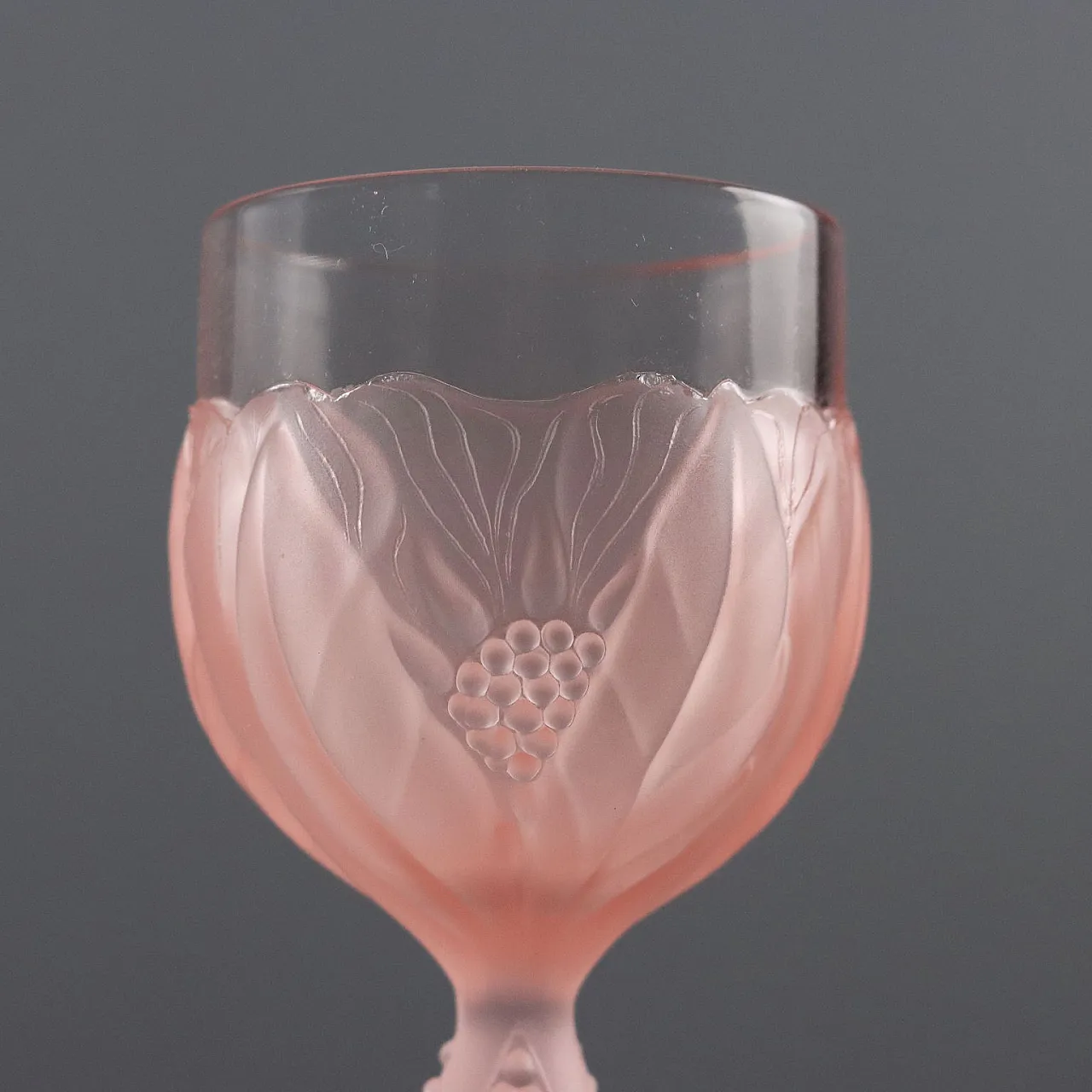 Bicchieri in vetro dai toni rosa con motivo vegetale, '900 6