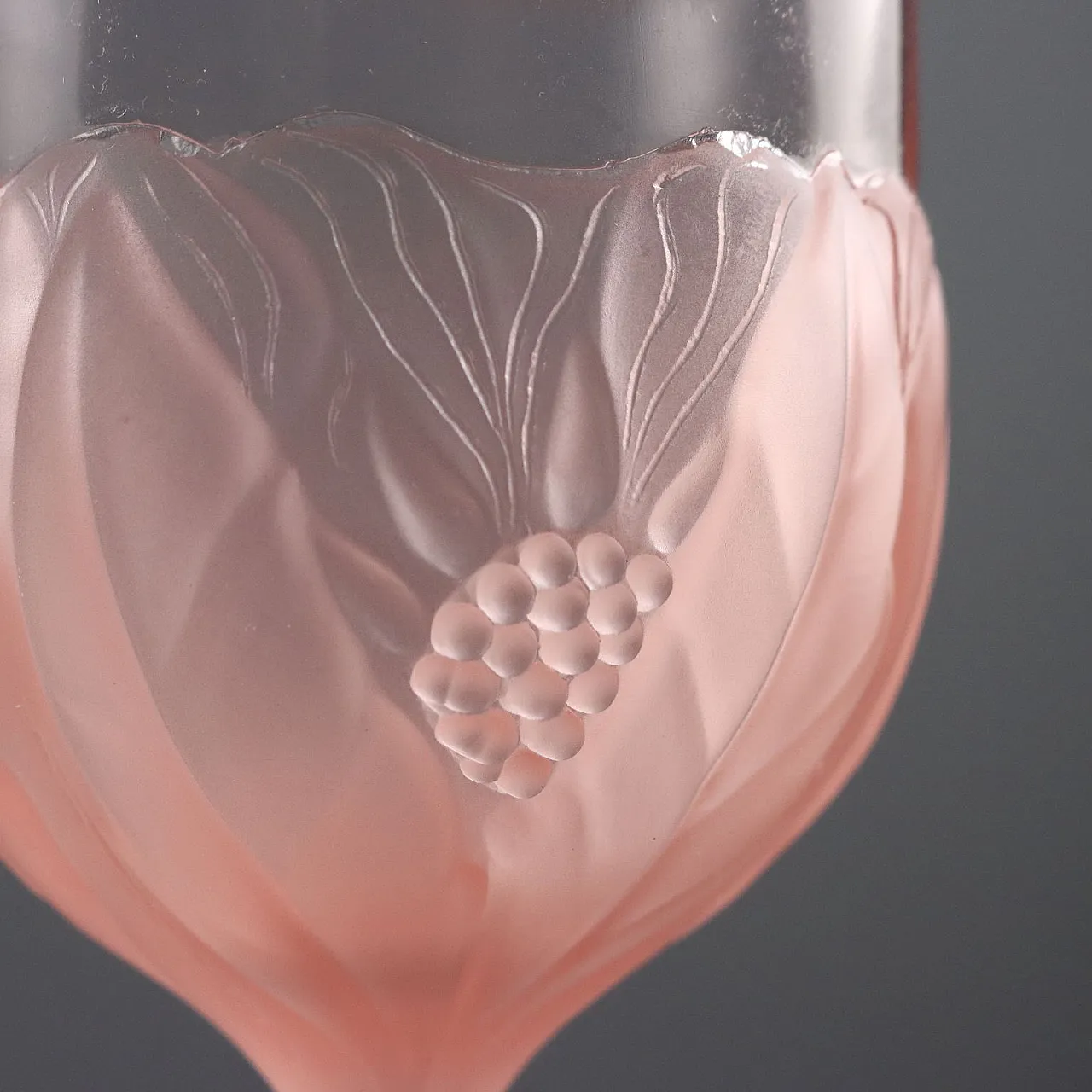 Bicchieri in vetro dai toni rosa con motivo vegetale, '900 7